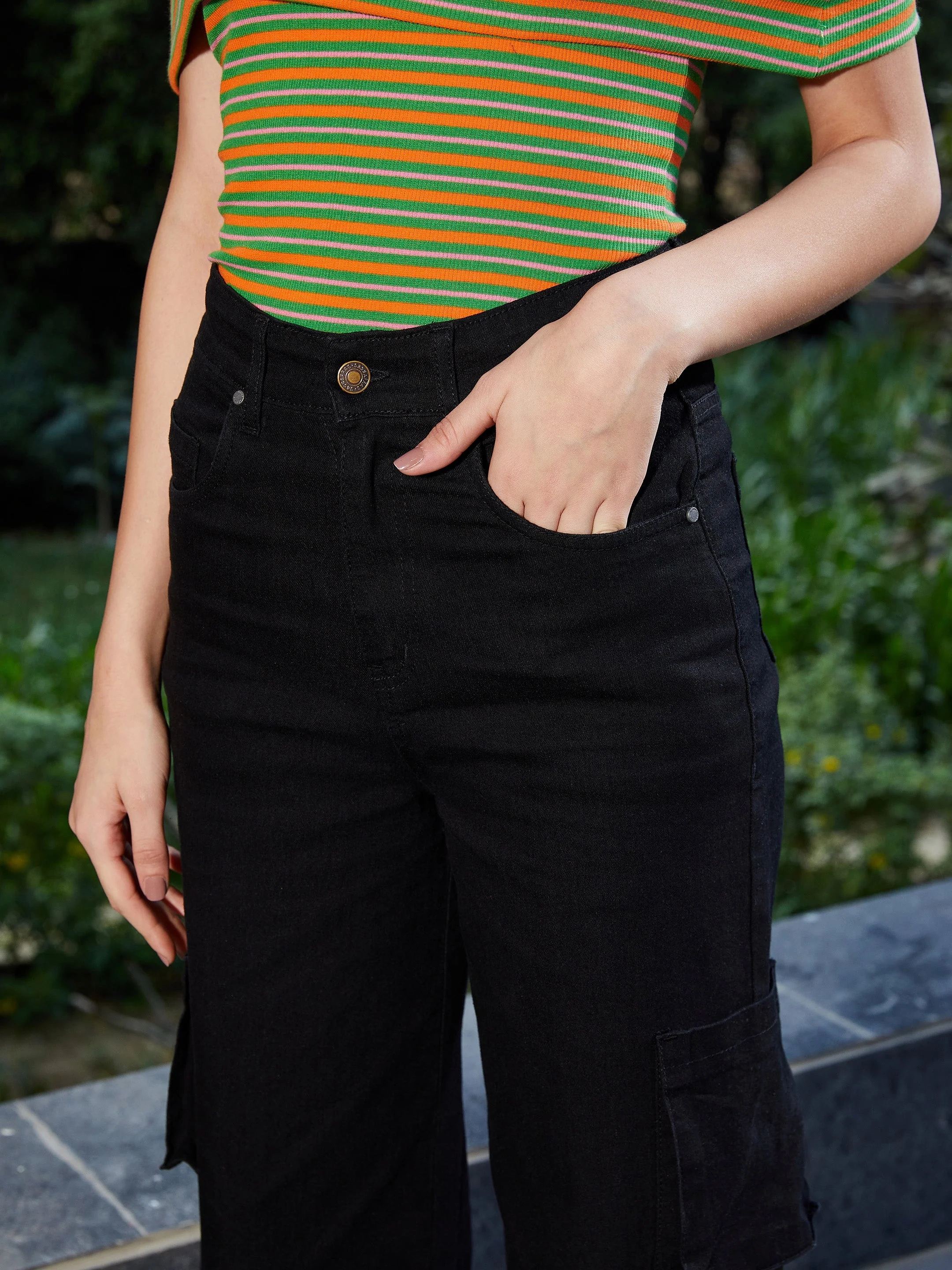 Women Black Box Pocket Straight  Jeans - Image 6
