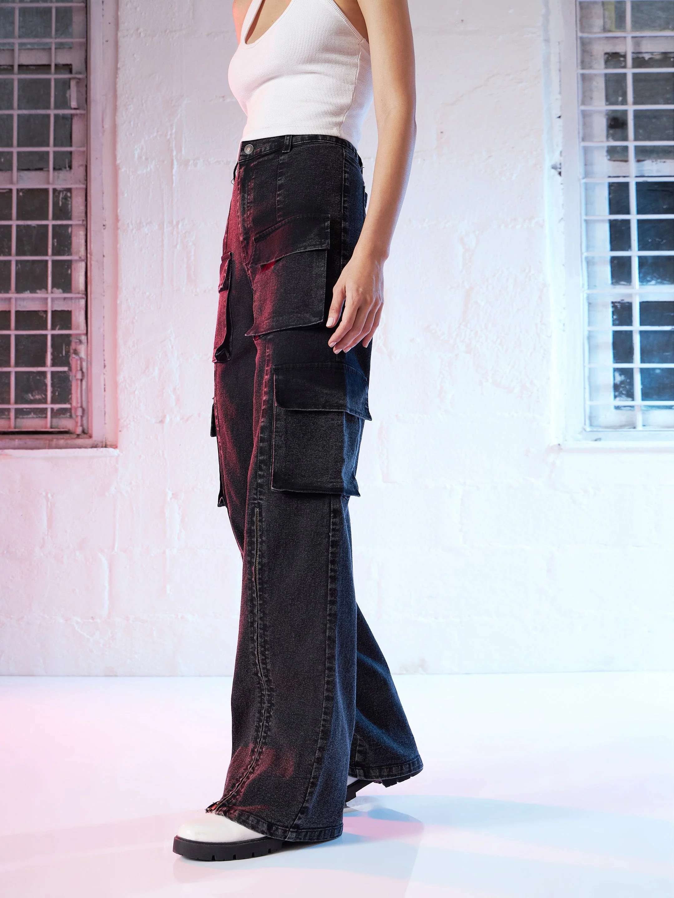 Women Black Chain Detail Cargo Straight Jeans - Image 3