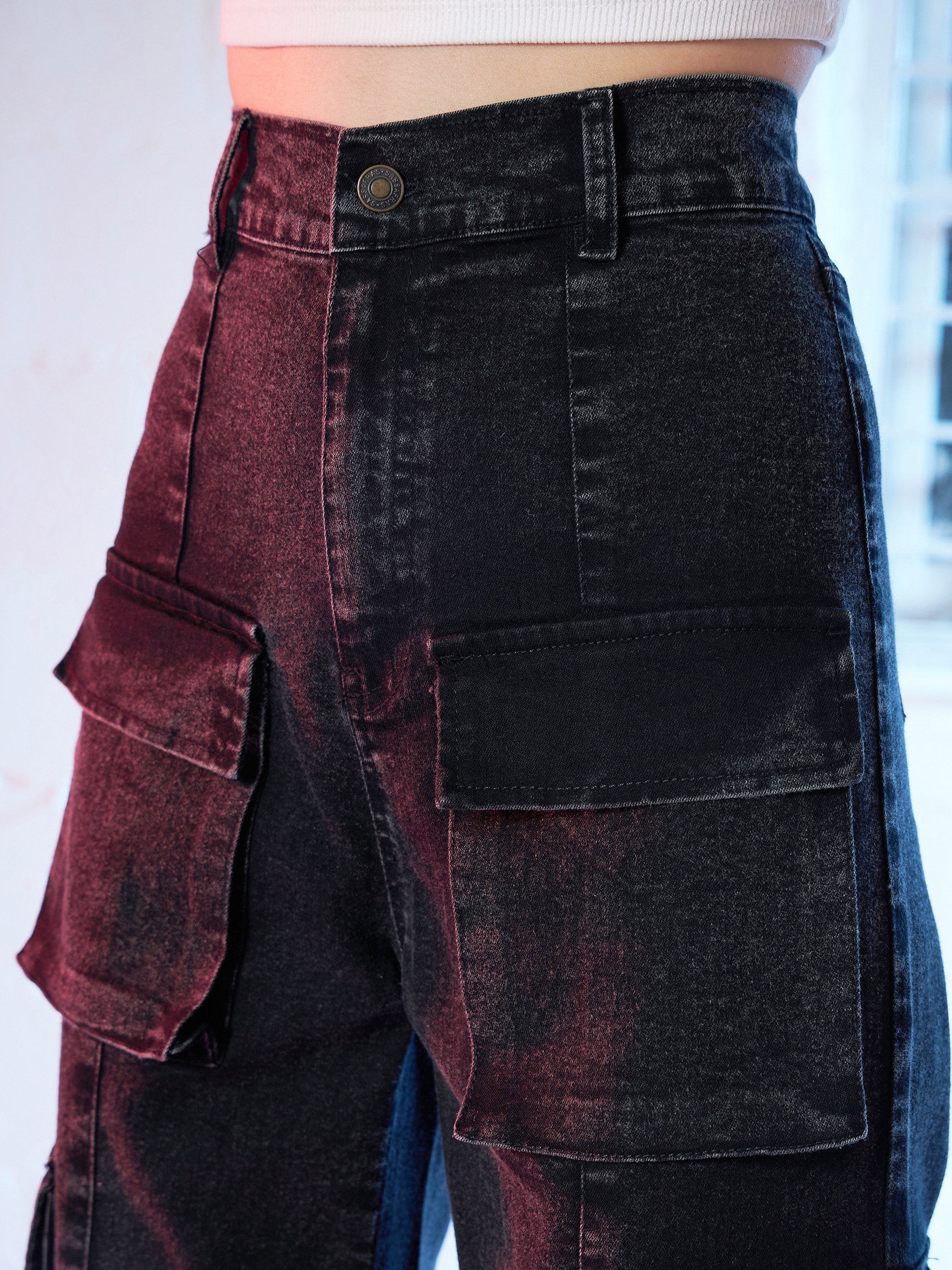 Women Black Chain Detail Cargo Straight Jeans - Image 4