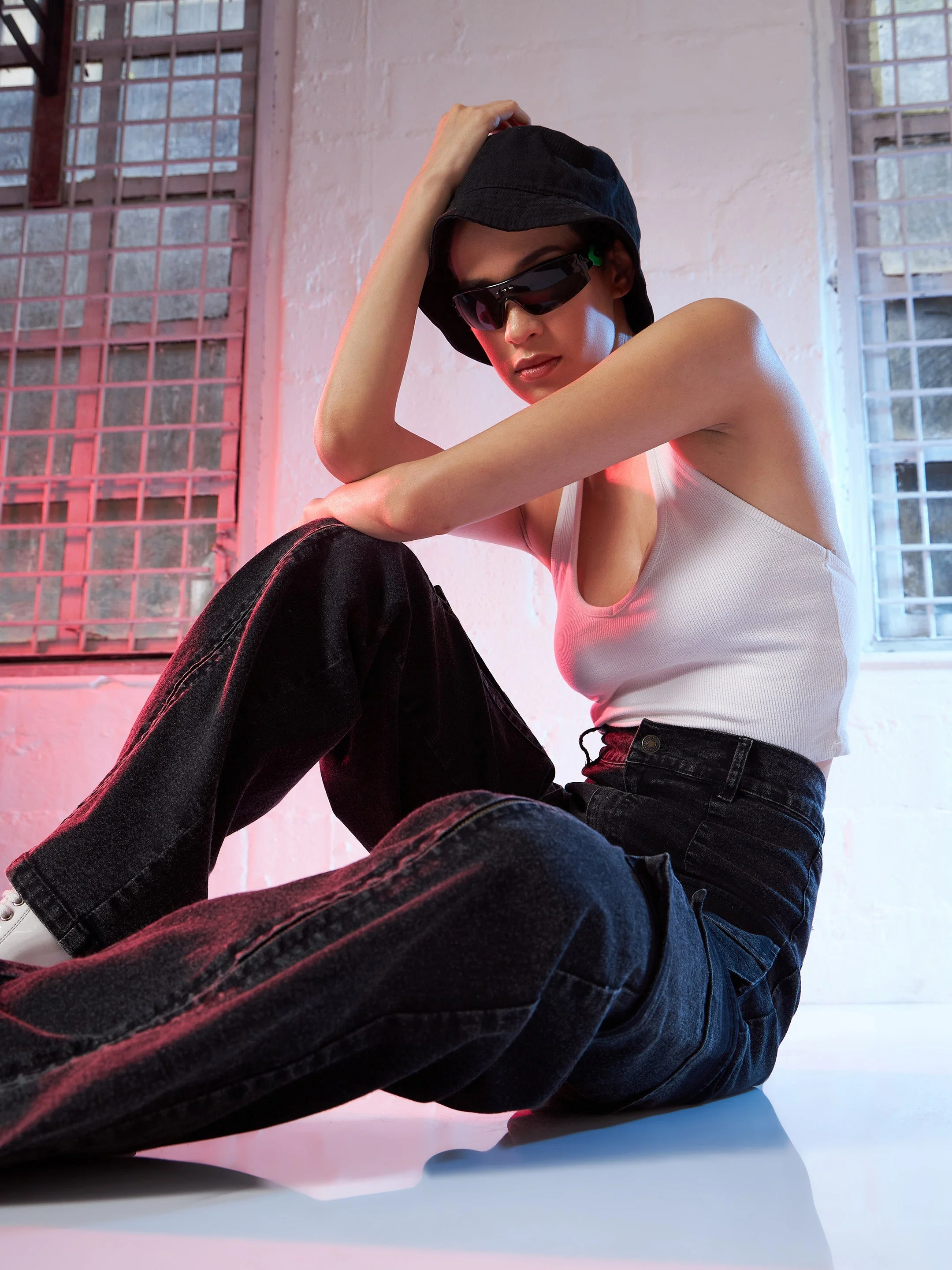 Women Black Chain Detail Cargo Straight Jeans - Image 6