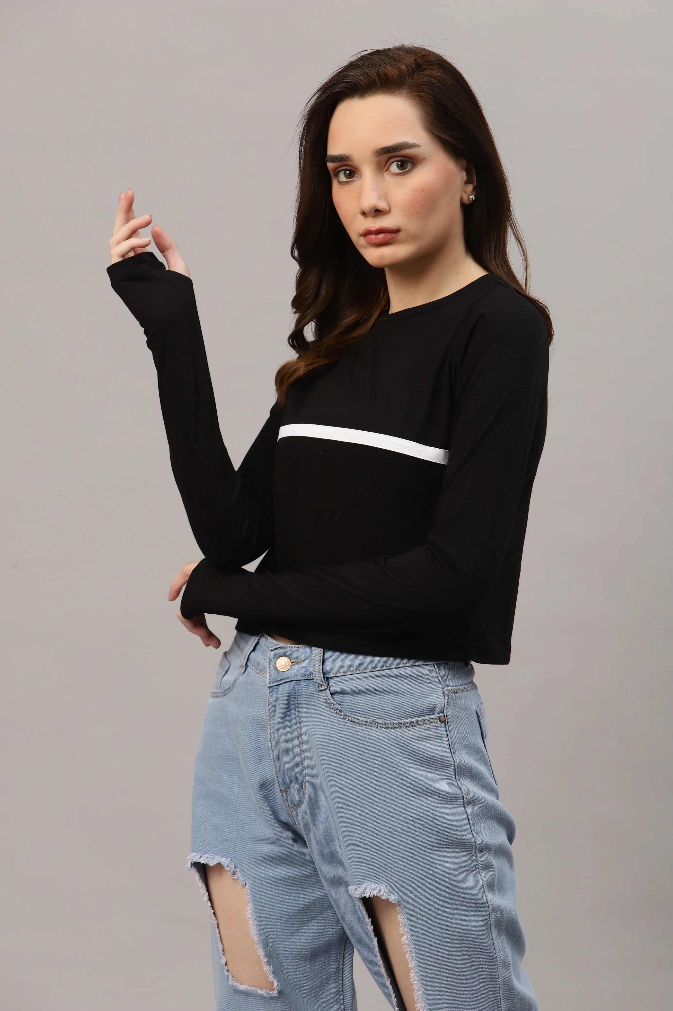 Women Black Colorblocked Crop Top - Image 3