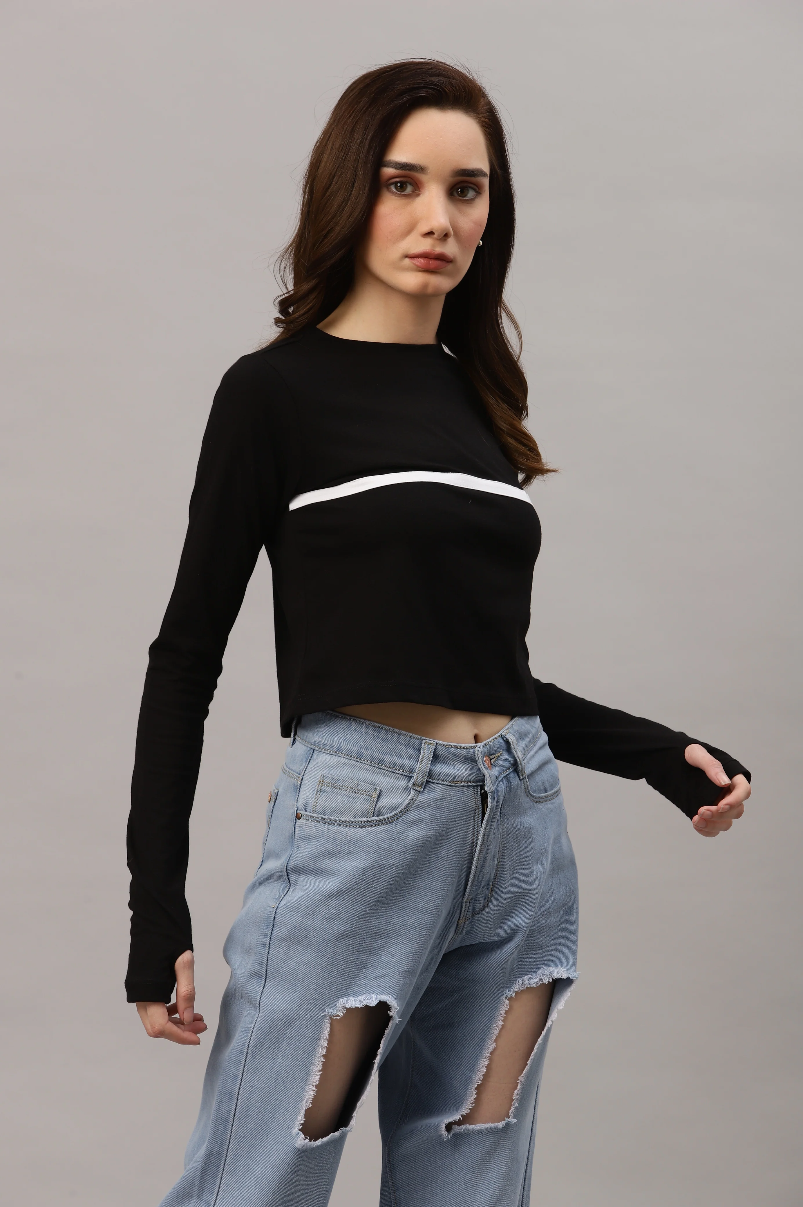 Women Black Colorblocked Crop Top - Image 4
