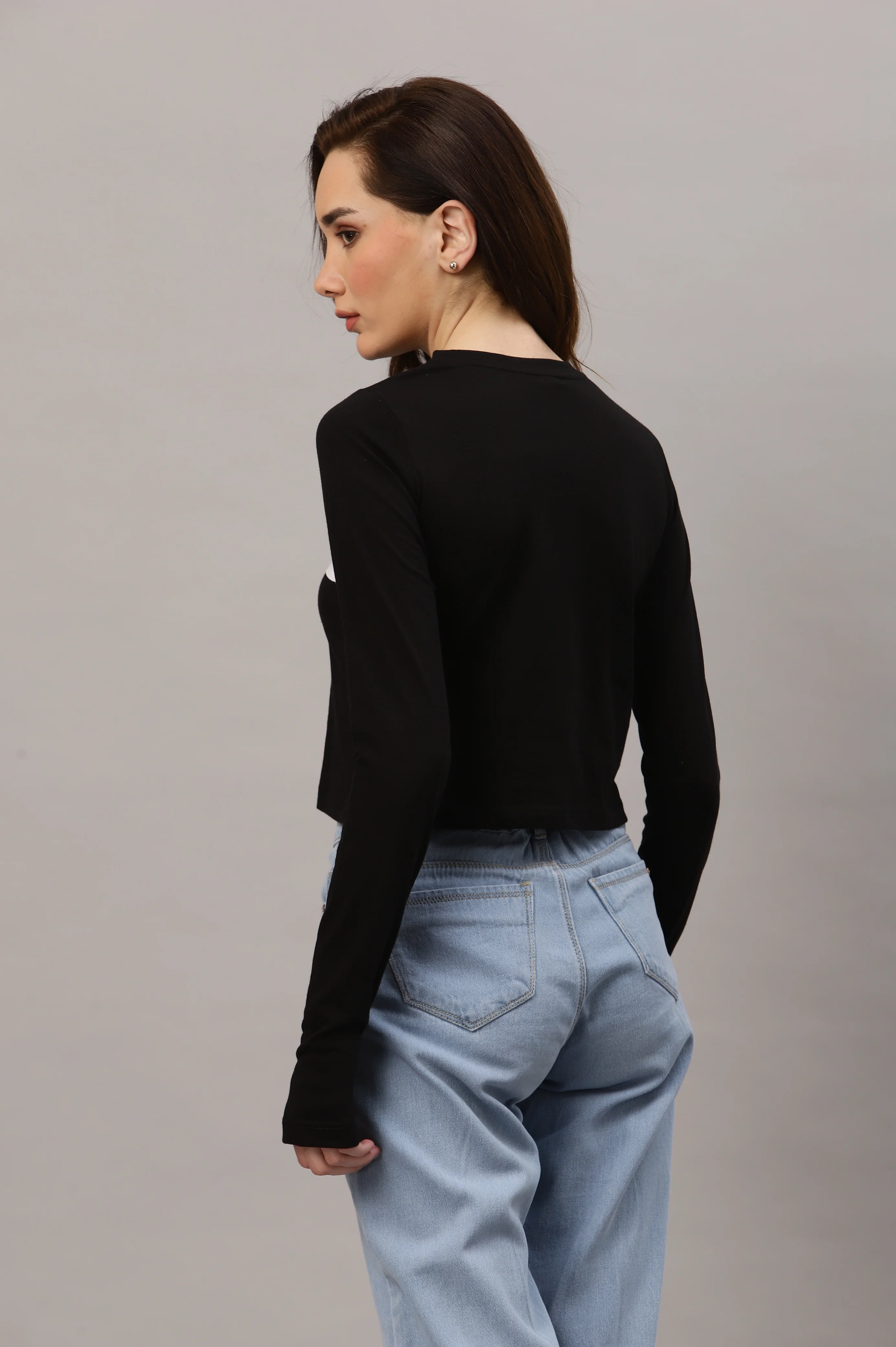 Women Black Colorblocked Crop Top - Image 5