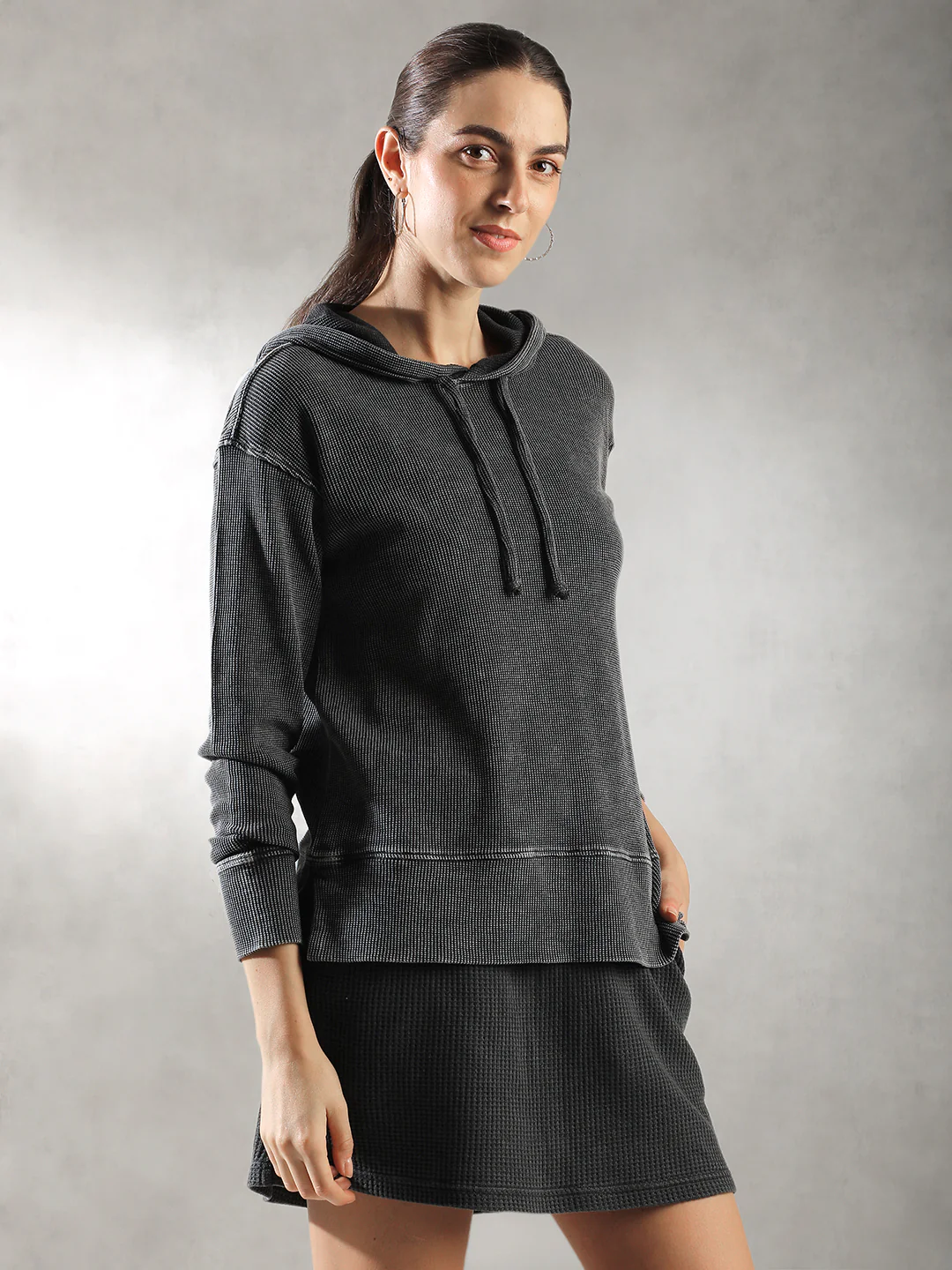Women Charcoal Ribbed Hoodie - Image 5