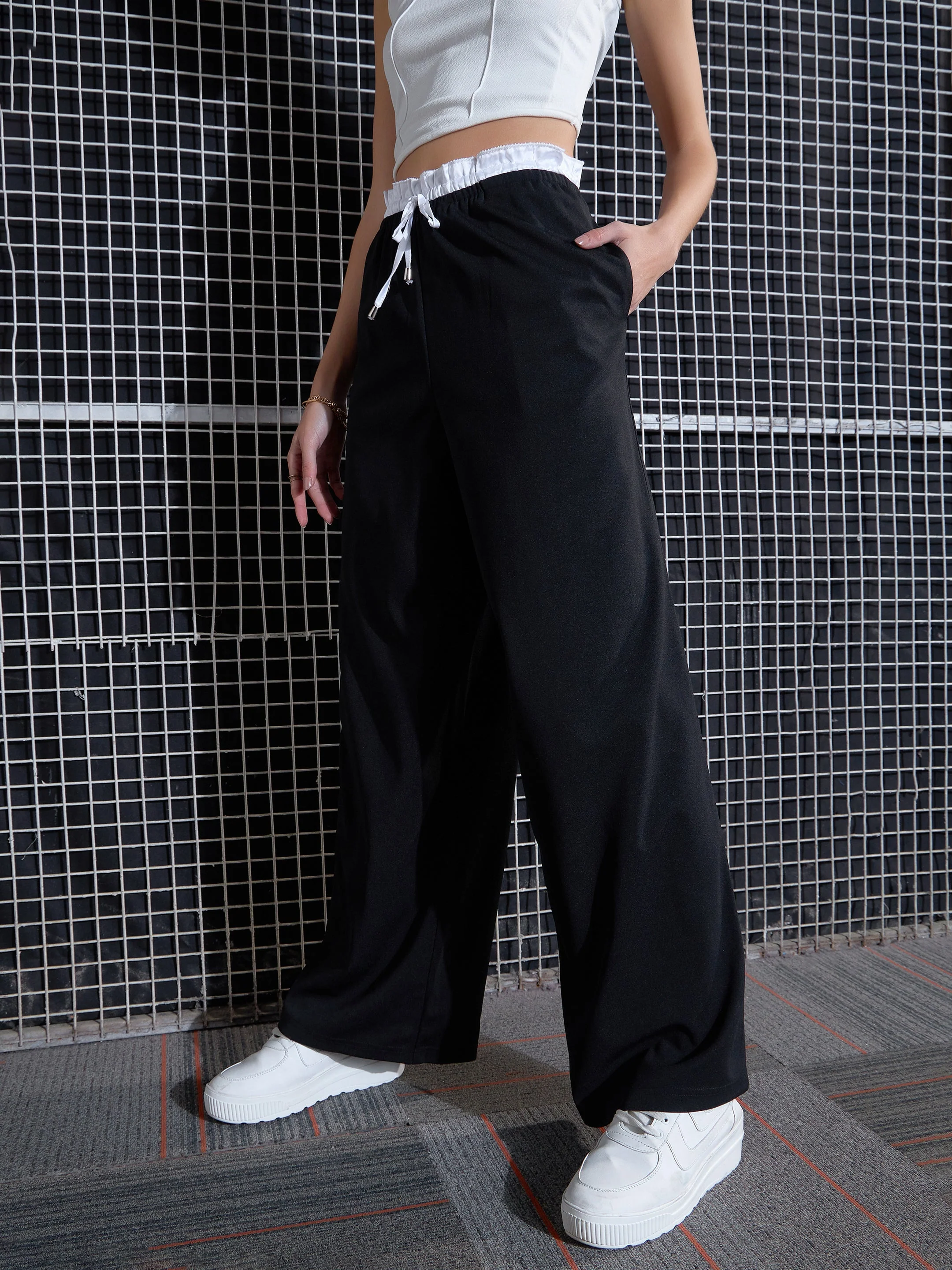 Women Black Contrast Paperback Waist Pants - Image 5