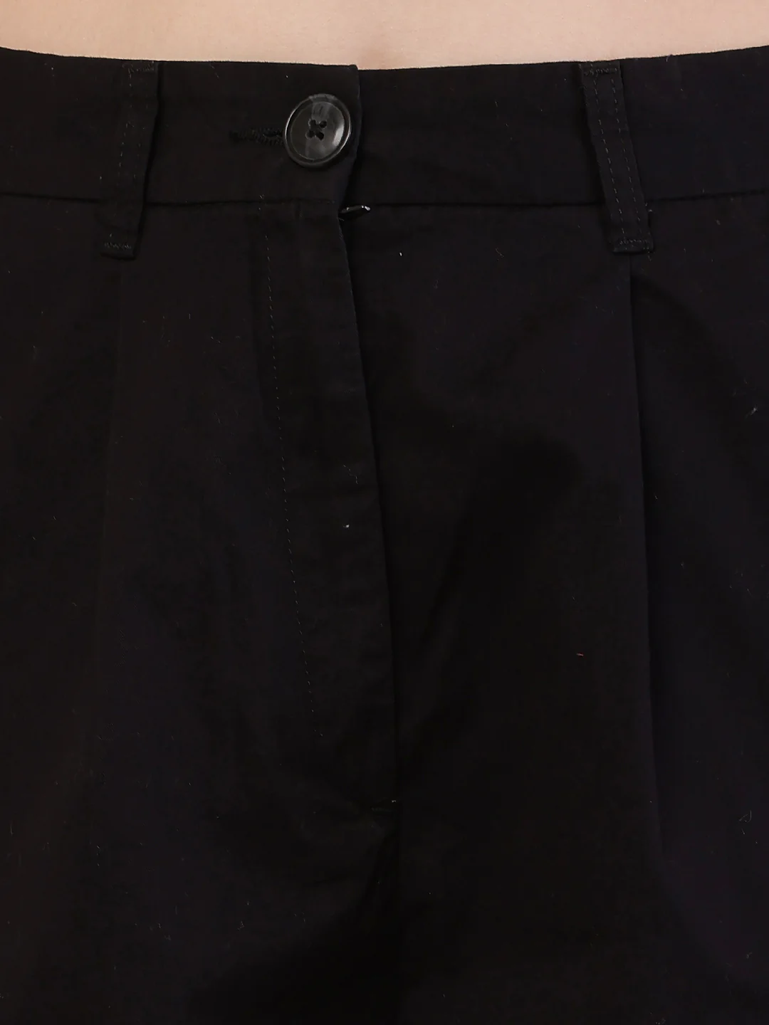Women black cotton belt-loop solid shorts - Image 4