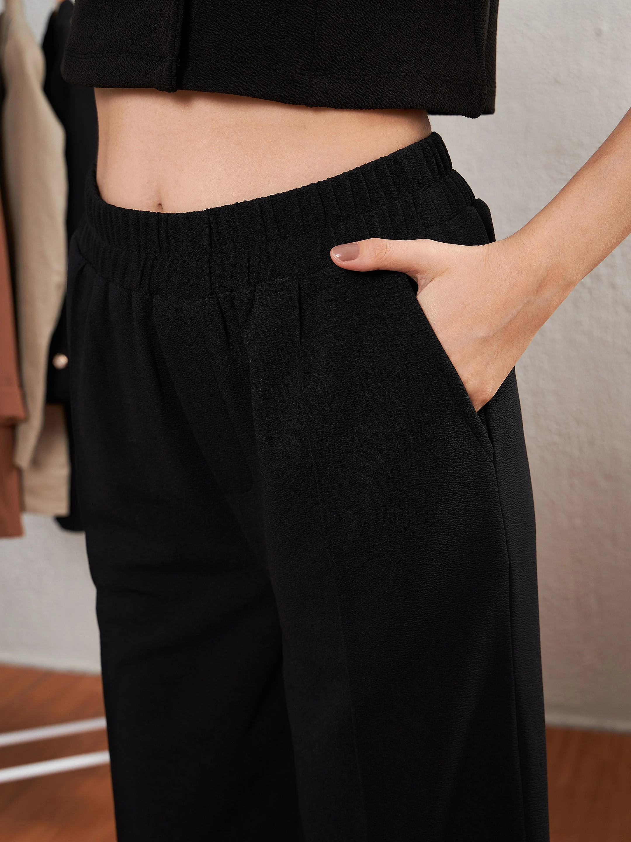 Women Black Crop Blazer With Palazzo Pants - Image 5