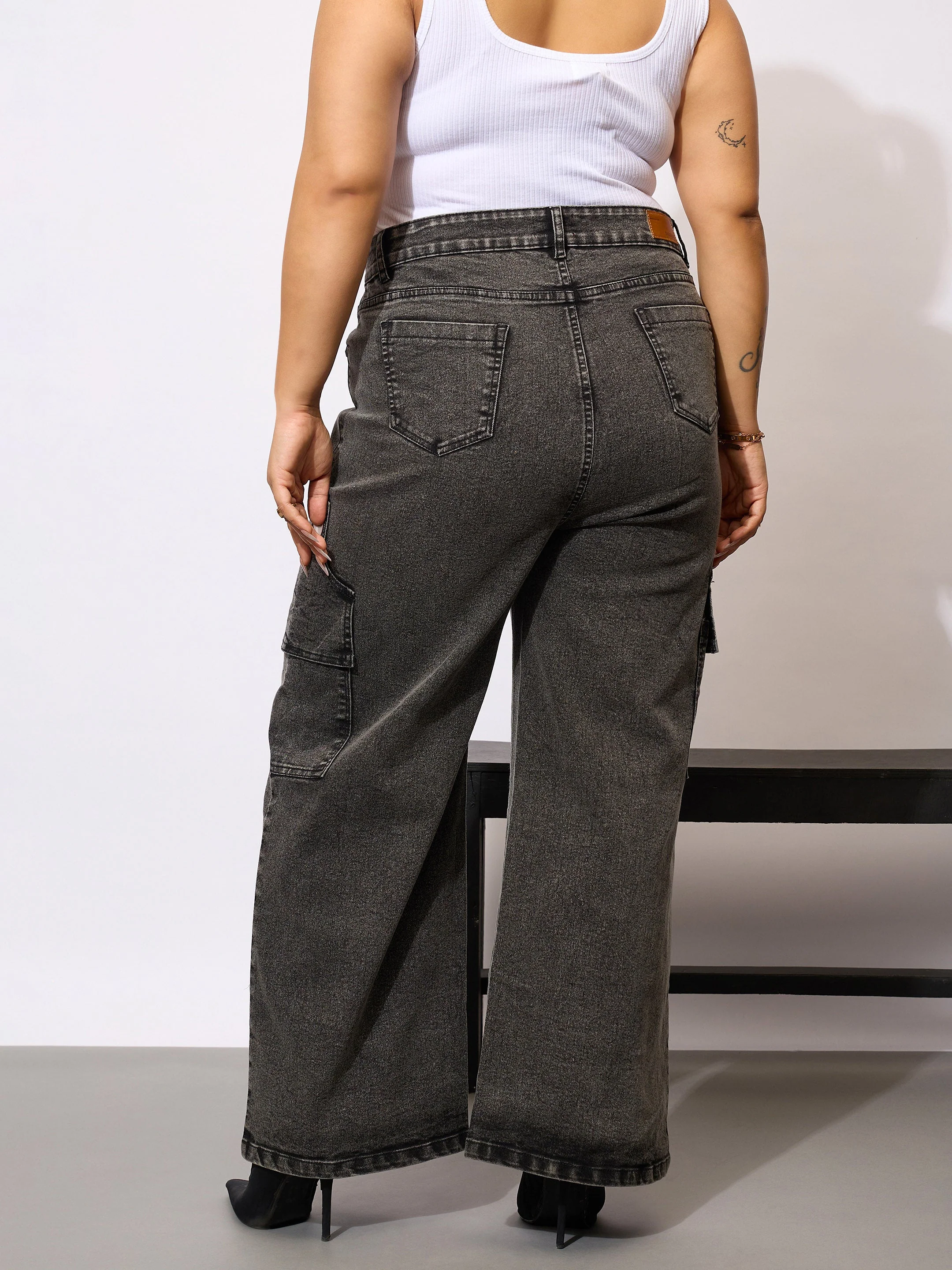 Women Black Denim Acid Wash Flap Pocket Cargo Jeans - Image 5