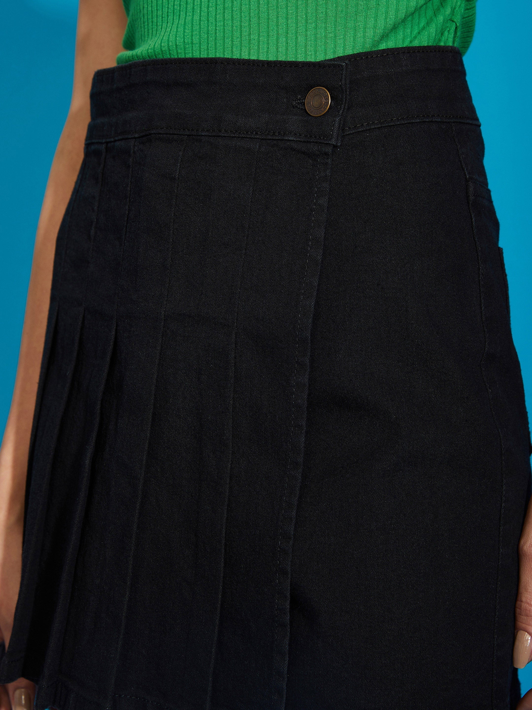 Women Black Denim  Front Pleated Skorts - Image 4