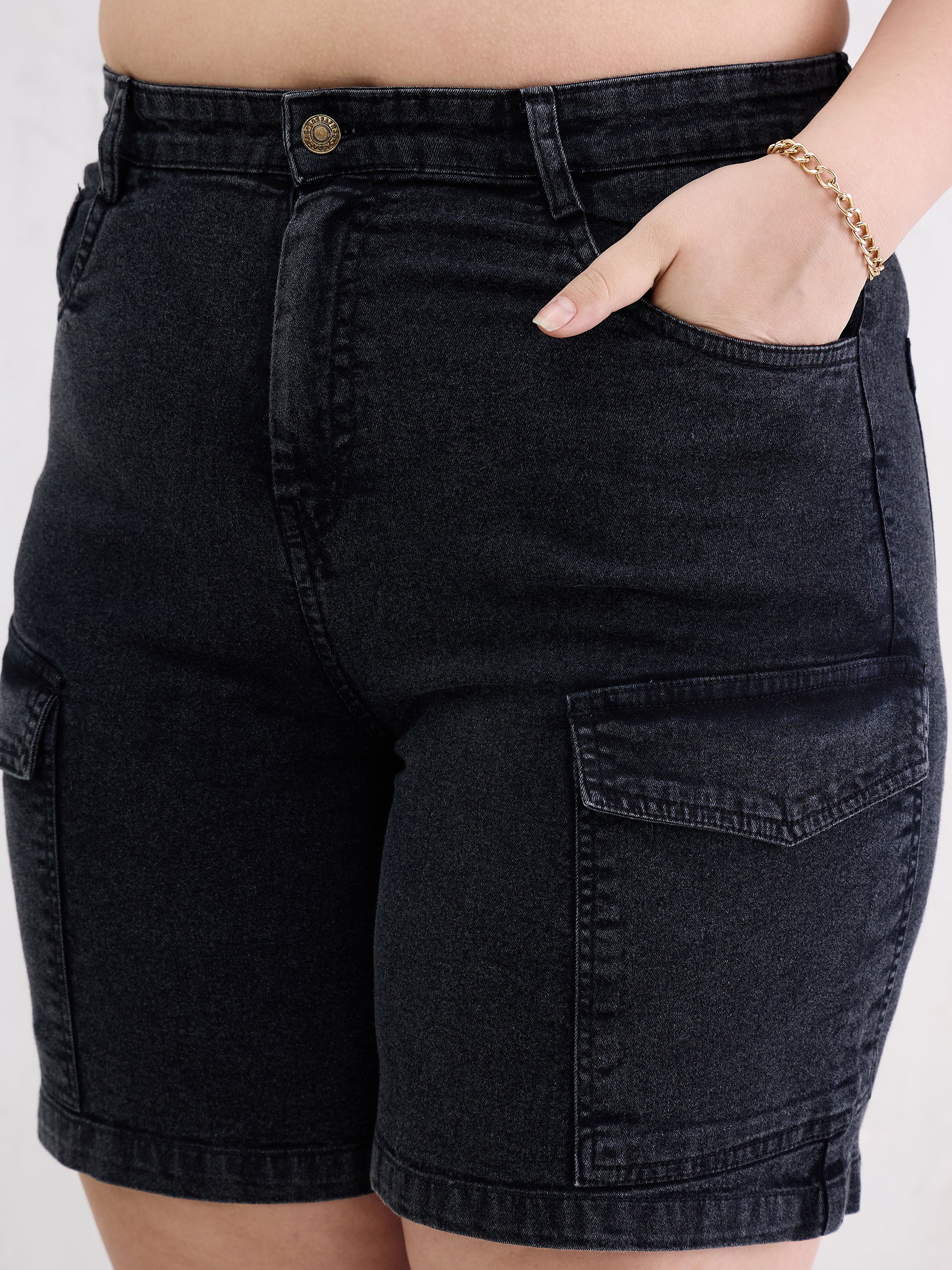 Women Black Denim Hem Pockets Bermuda Shorts - Image 4