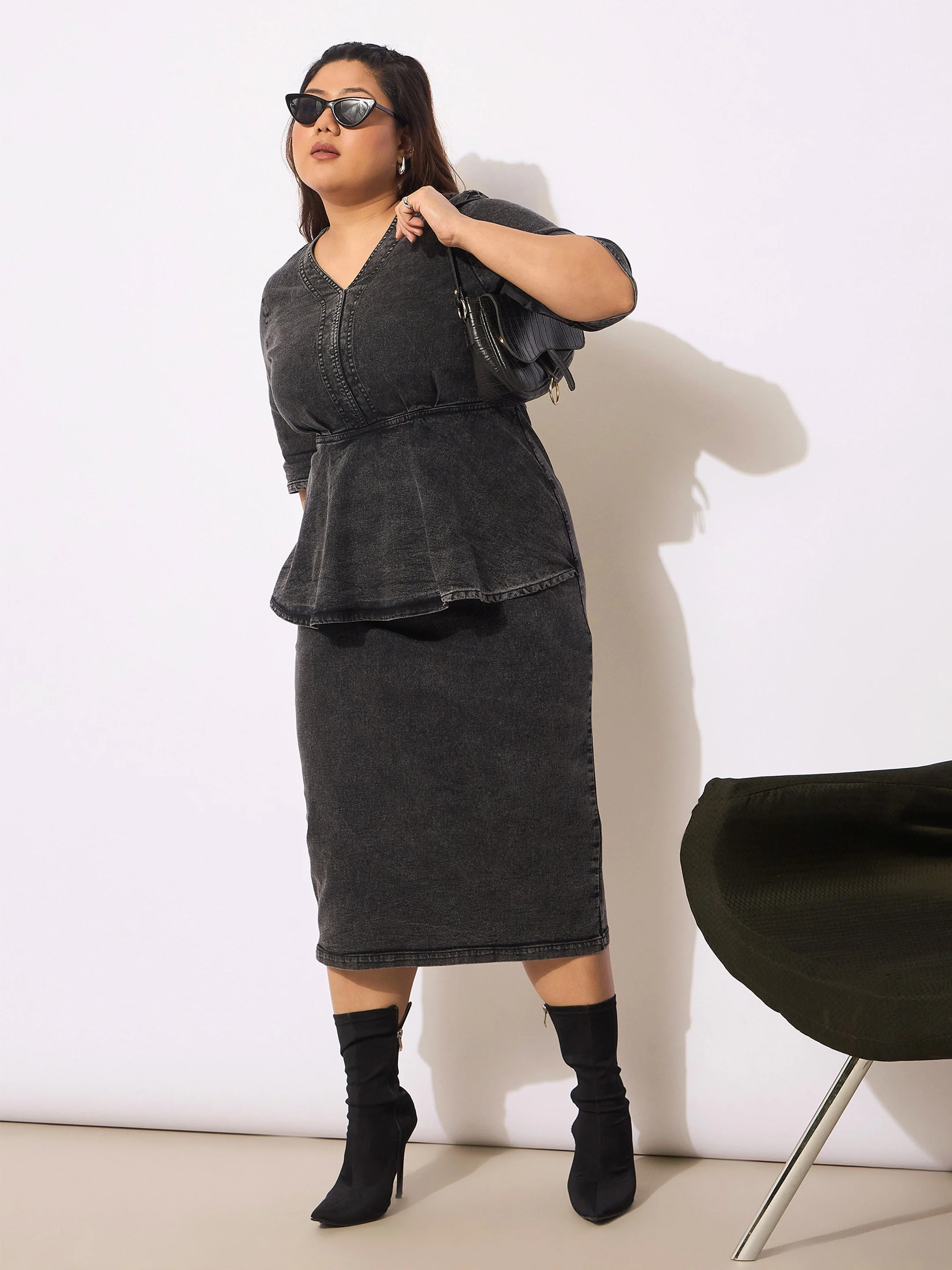 Women Black Denim V Neck Front Peplum Dress - Image 2