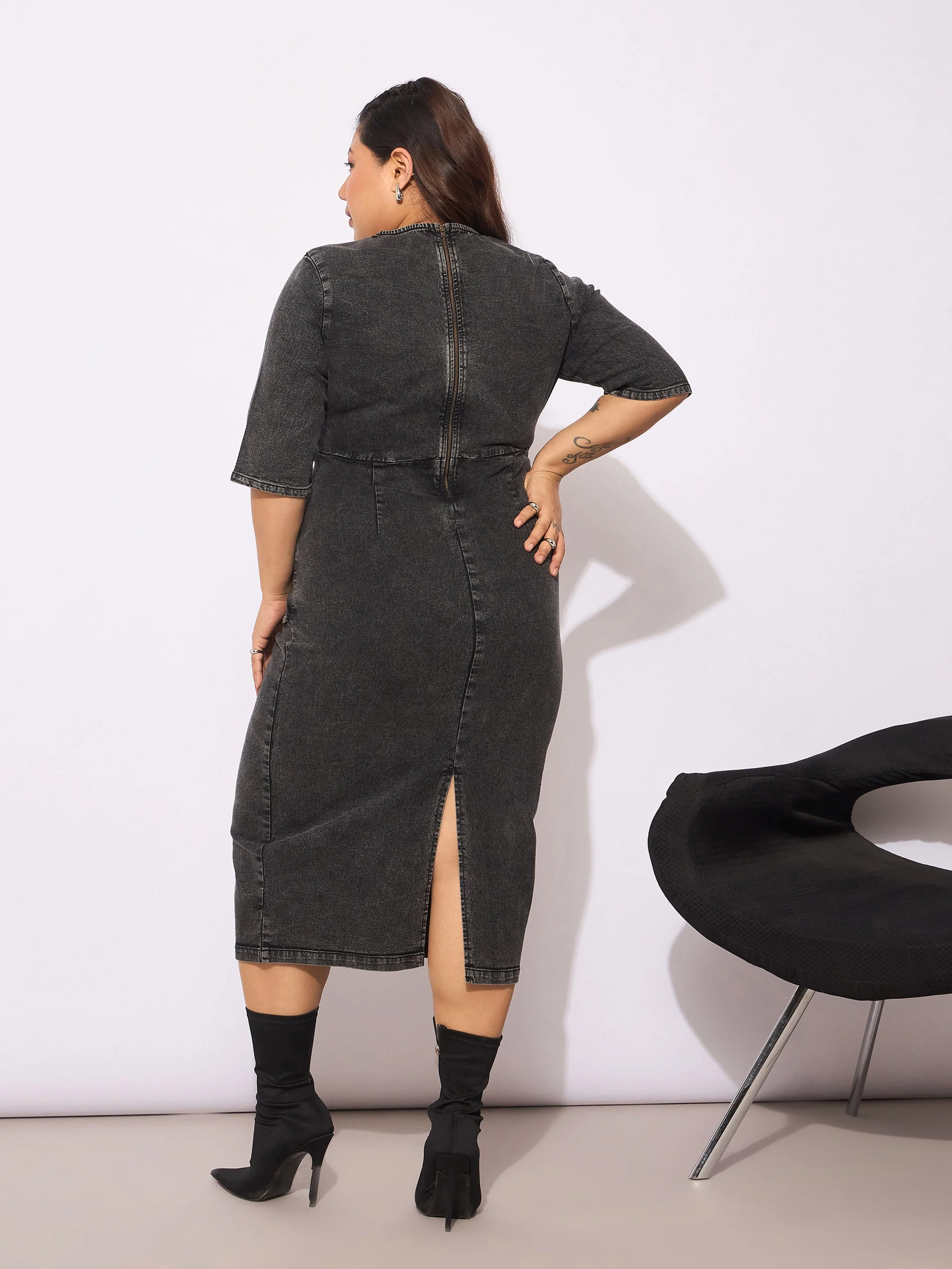 Women Black Denim V Neck Front Peplum Dress - Image 5