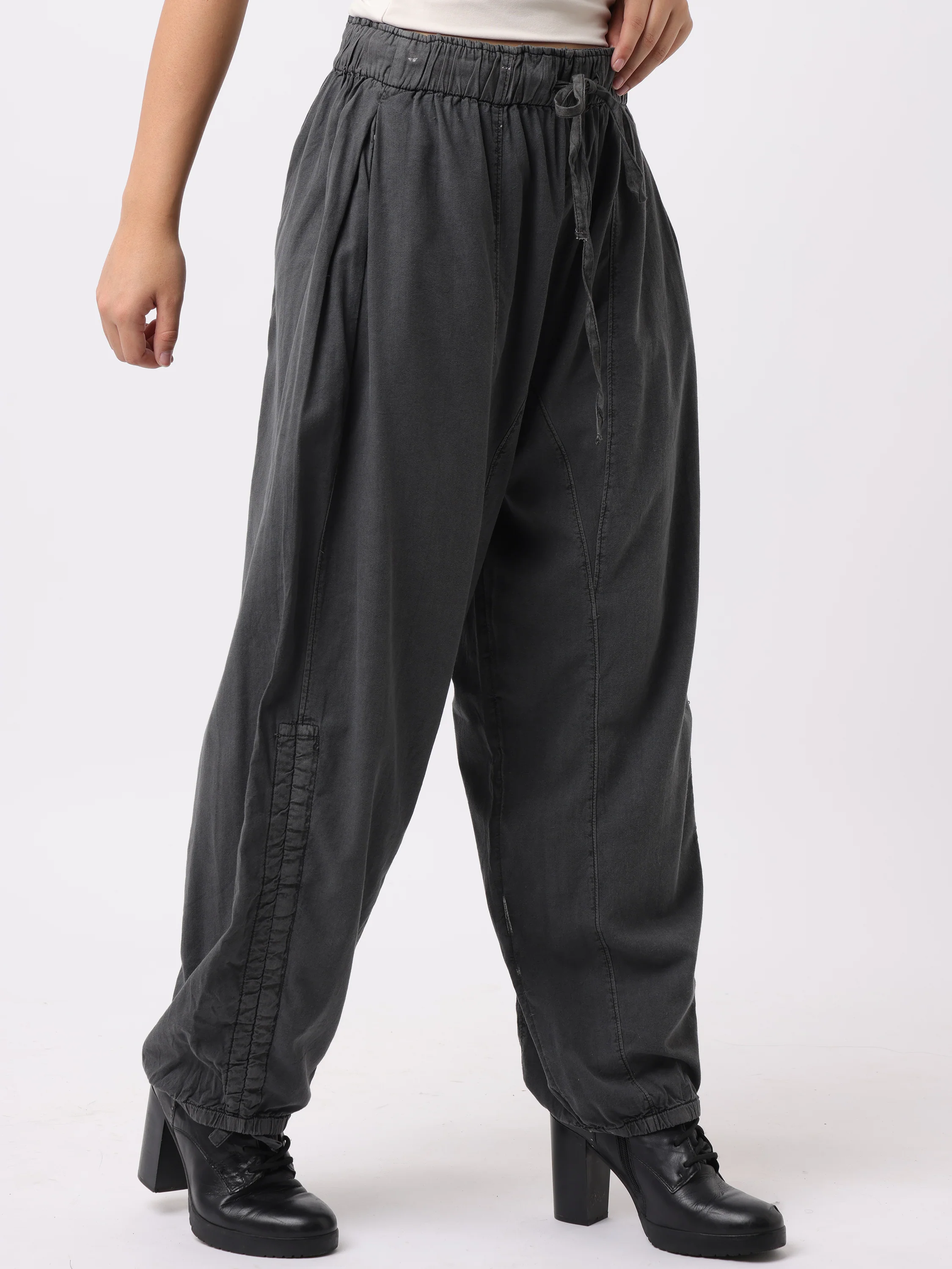 Women Black Comfort Fit Joggers Pants - Image 3