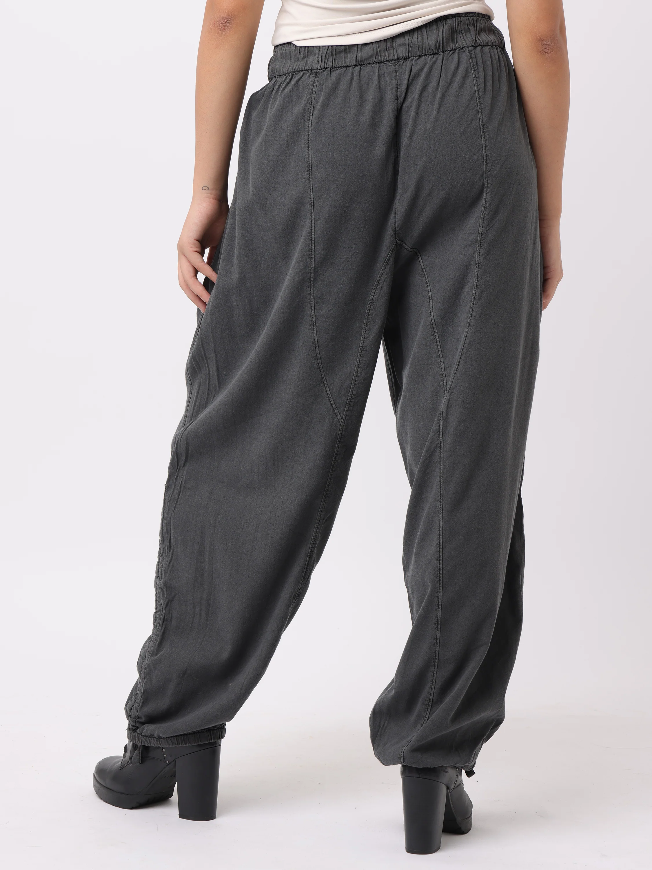 Women Black Comfort Fit Joggers Pants - Image 5