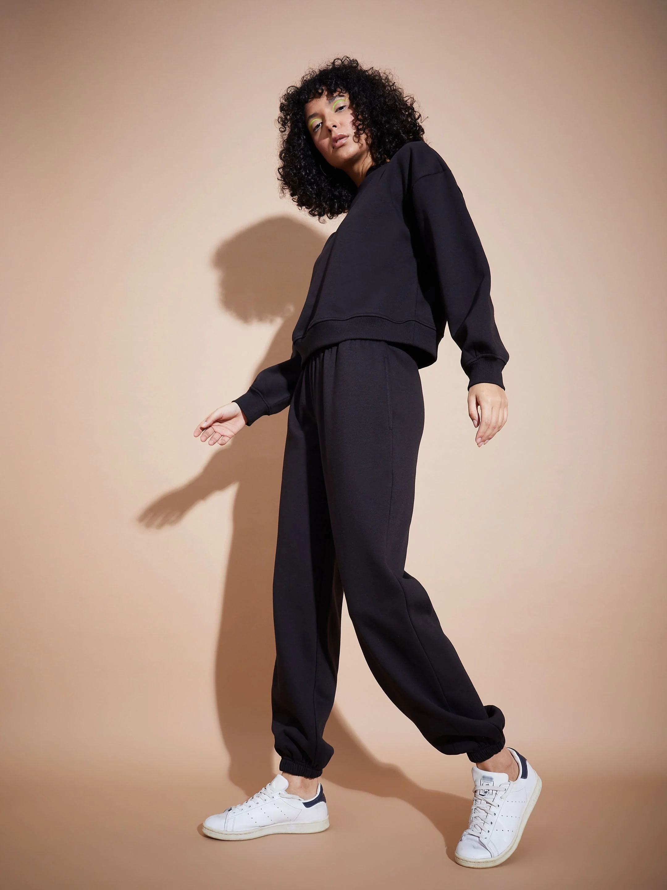 Women Black Fleece Oversized Sweatshirt With Joggers - Image 5