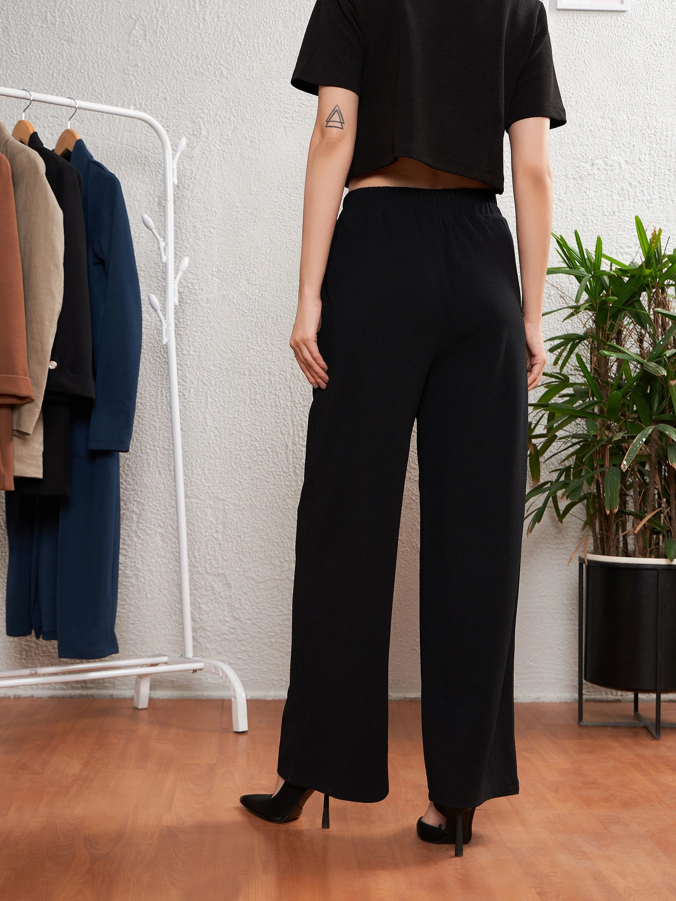 Women Black Front Darted Palazzo Pants - Image 2