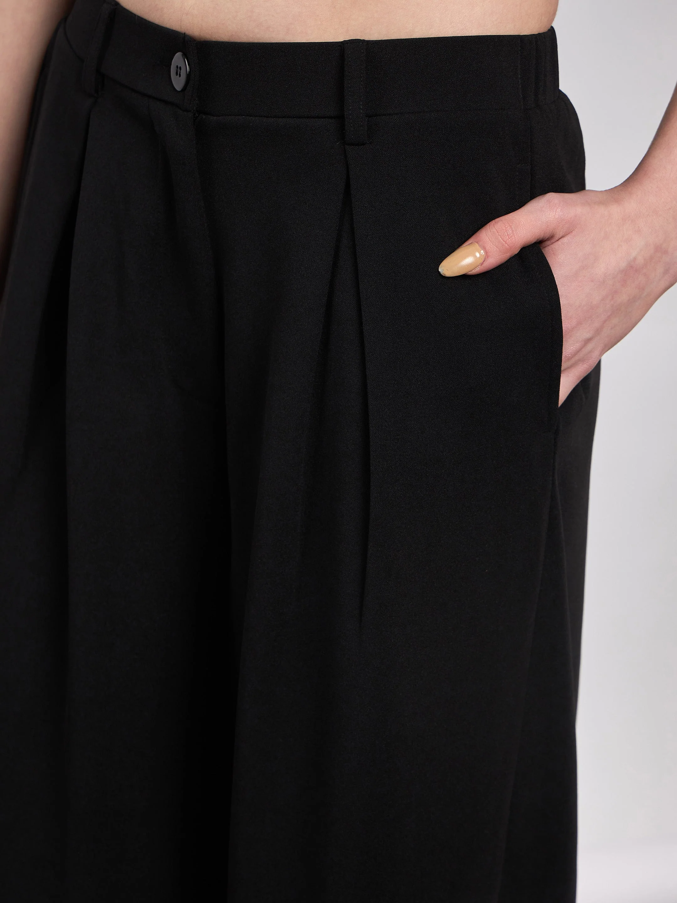 Women Black Front Pleated Loose Fit Korean Pants - Image 4
