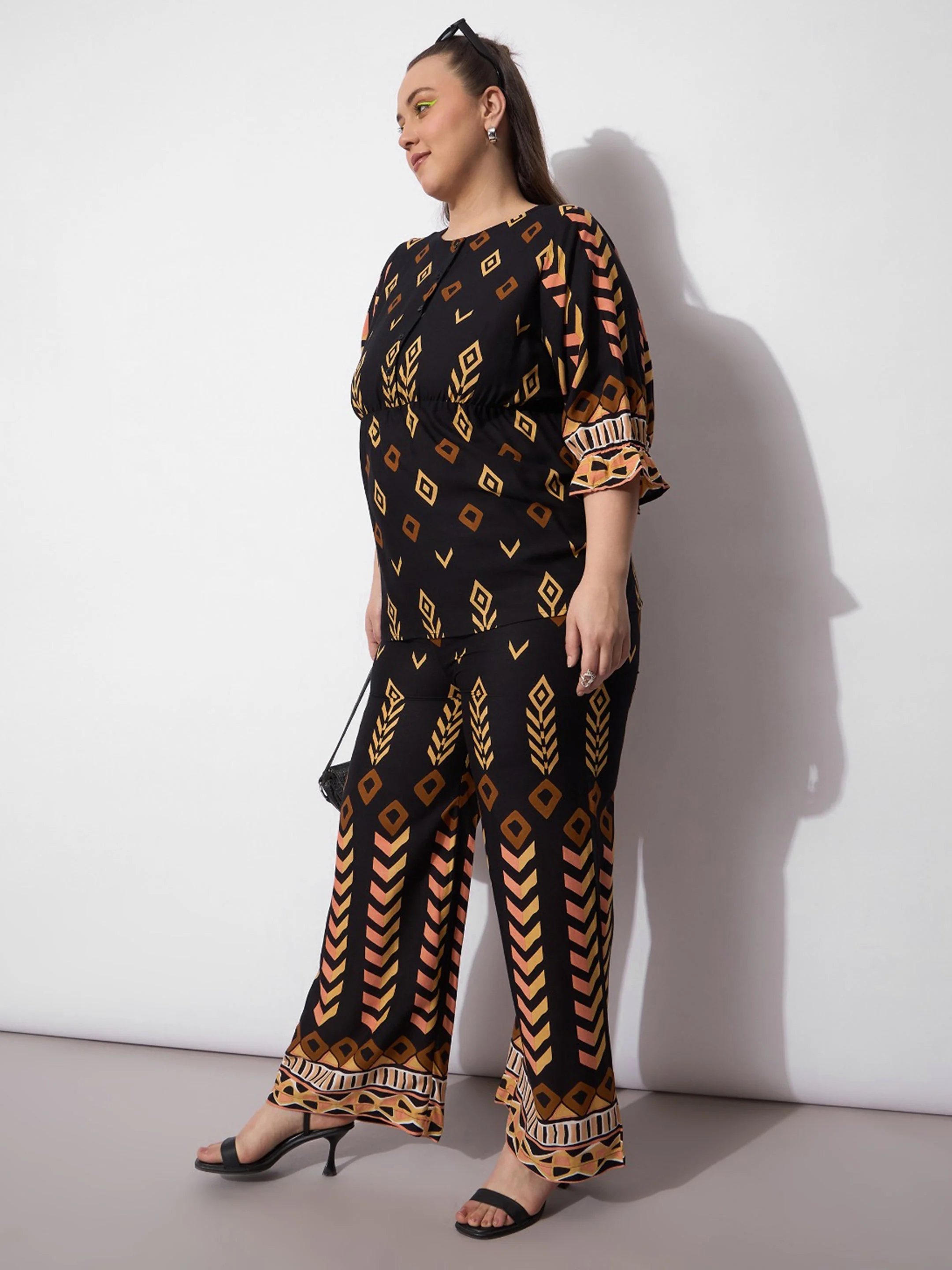 Women Black Geometric Peplum Top With Pants - Image 2