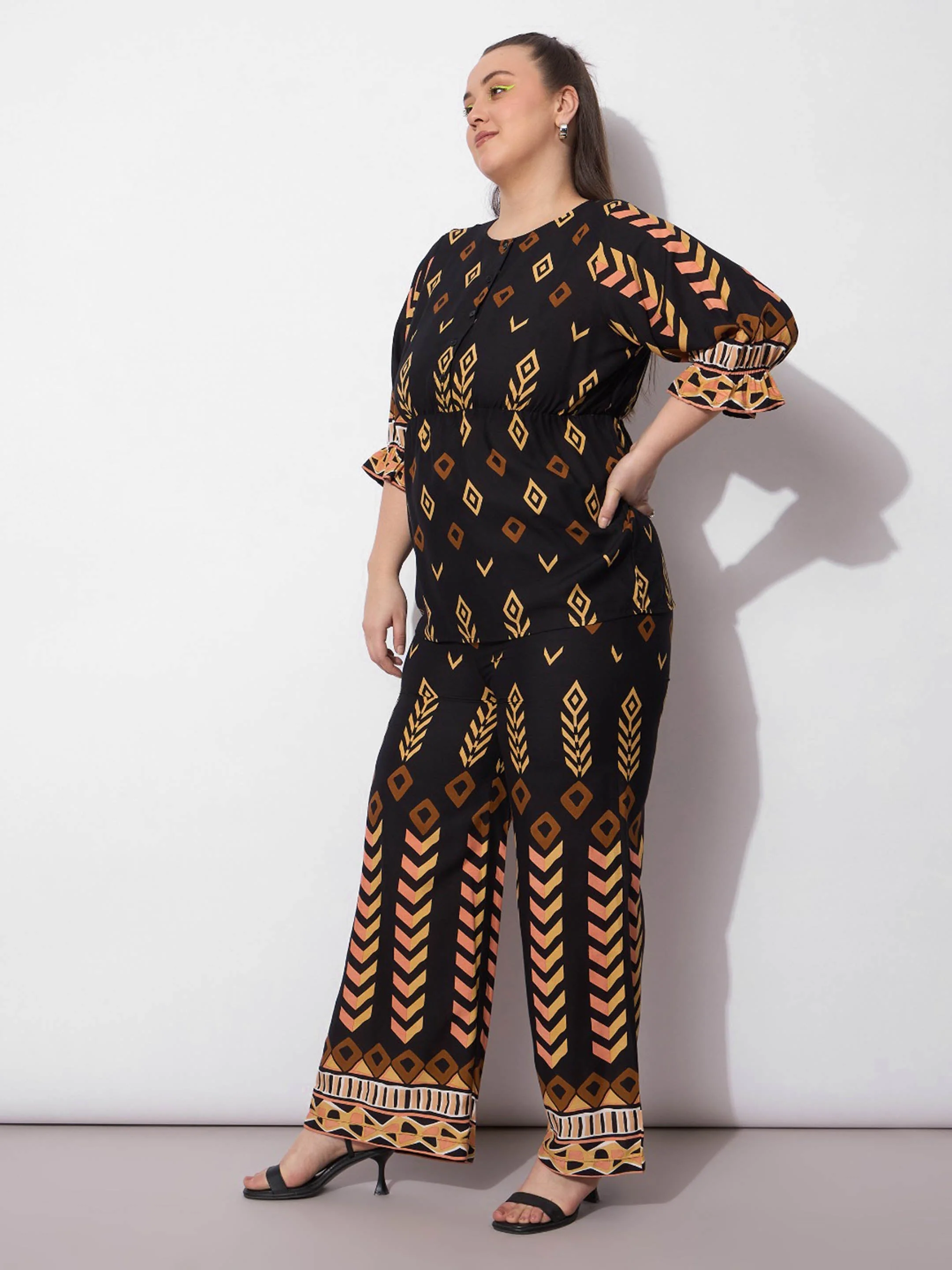 Women Black Geometric Peplum Top With Pants - Image 3