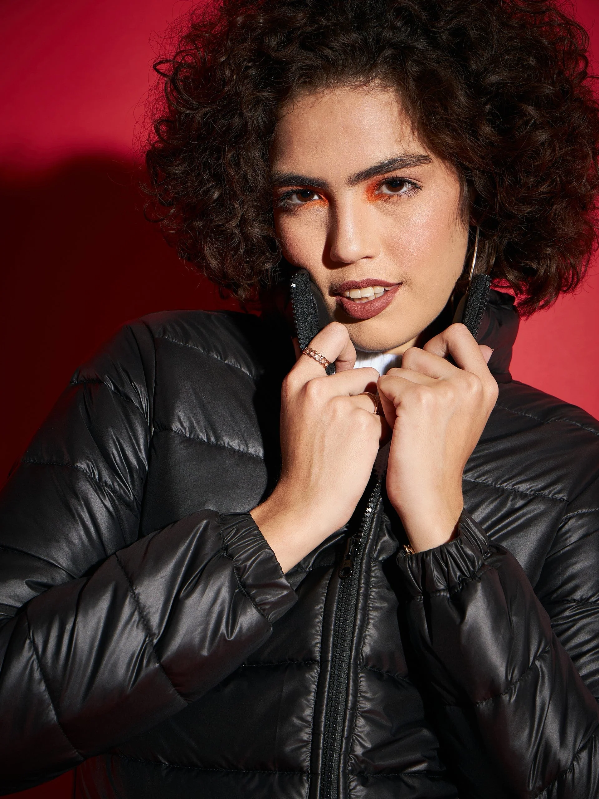 Women Black High Neck Horizontal Quilt Puffer Jacket - Image 4