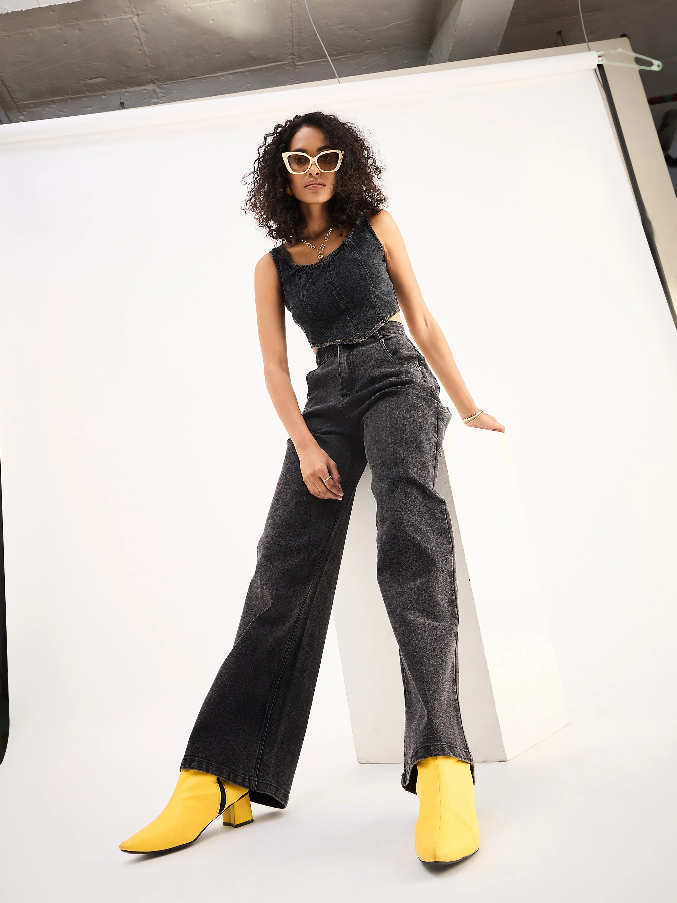 Women Black High Waist Back Pocket Jeans - Image 2