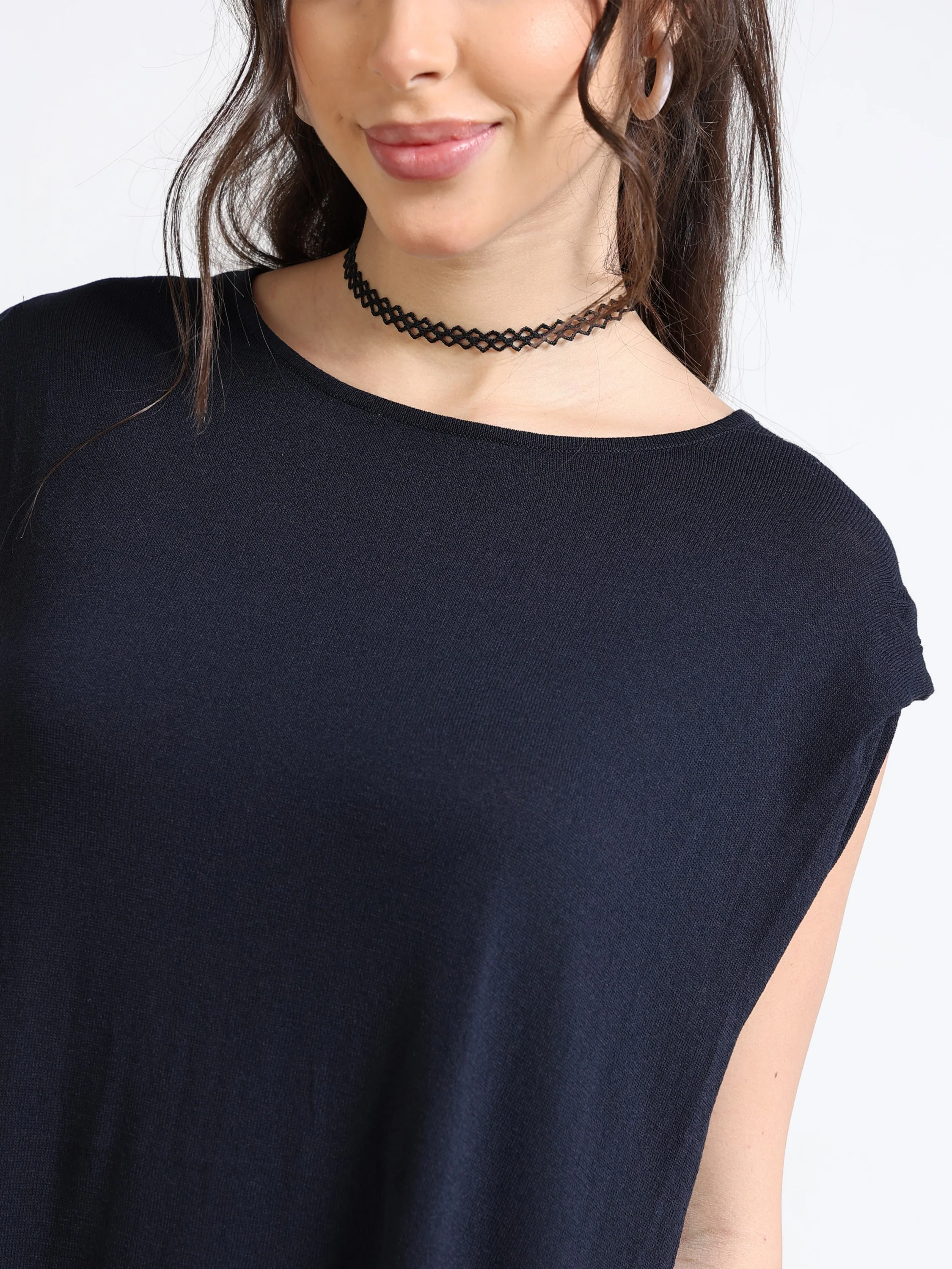 Women Black High Low Top - Image 3