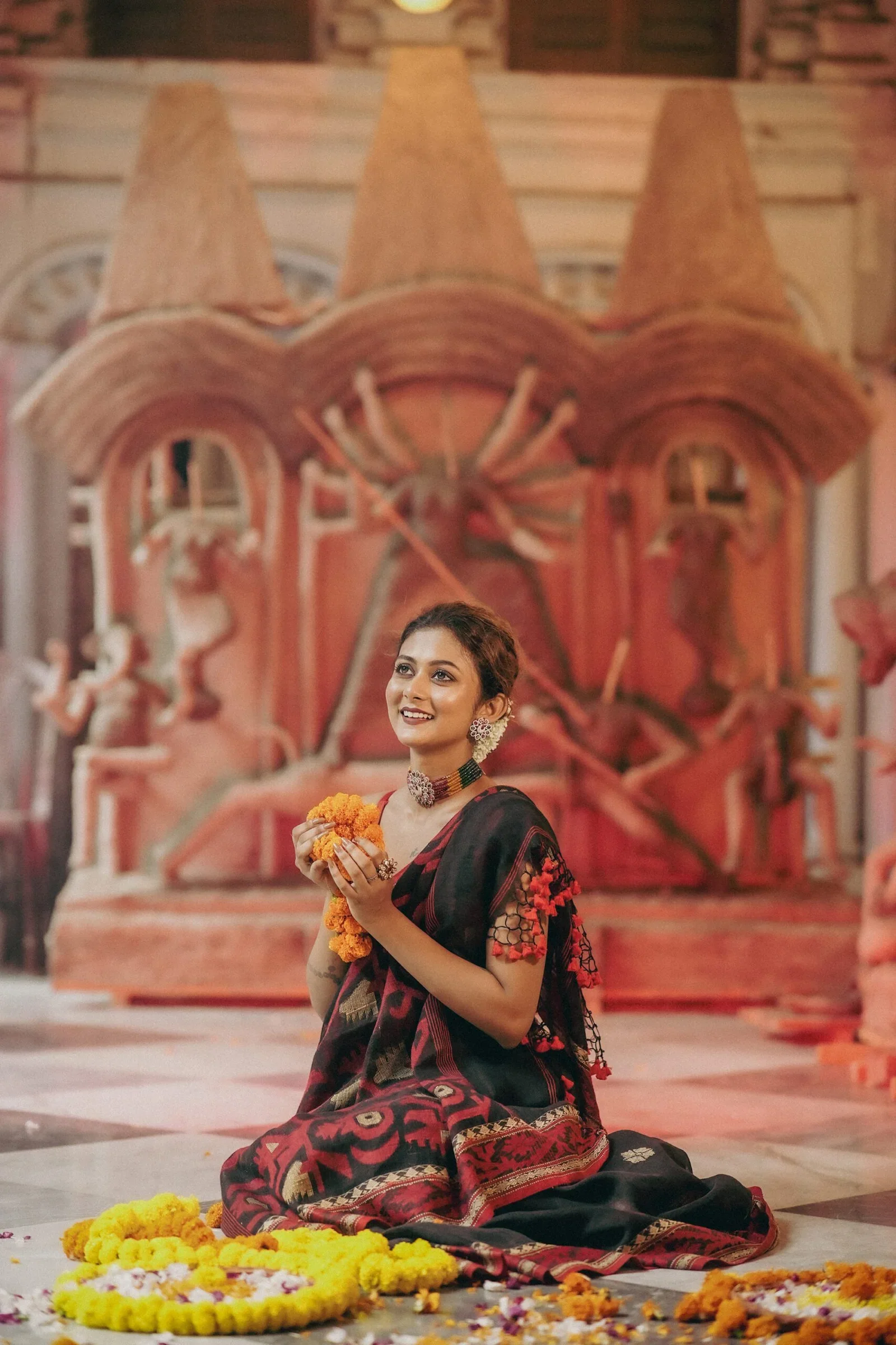 Women Black Lilen Handloom Jamdani Saree - Image 2