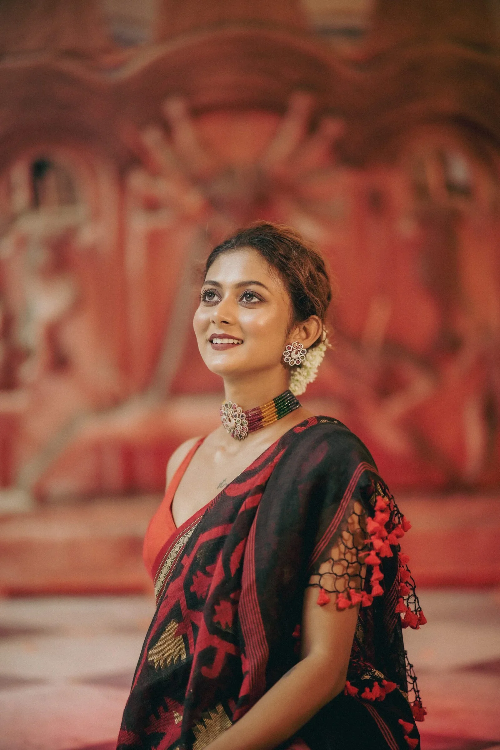 Women Black Lilen Handloom Jamdani Saree - Image 3