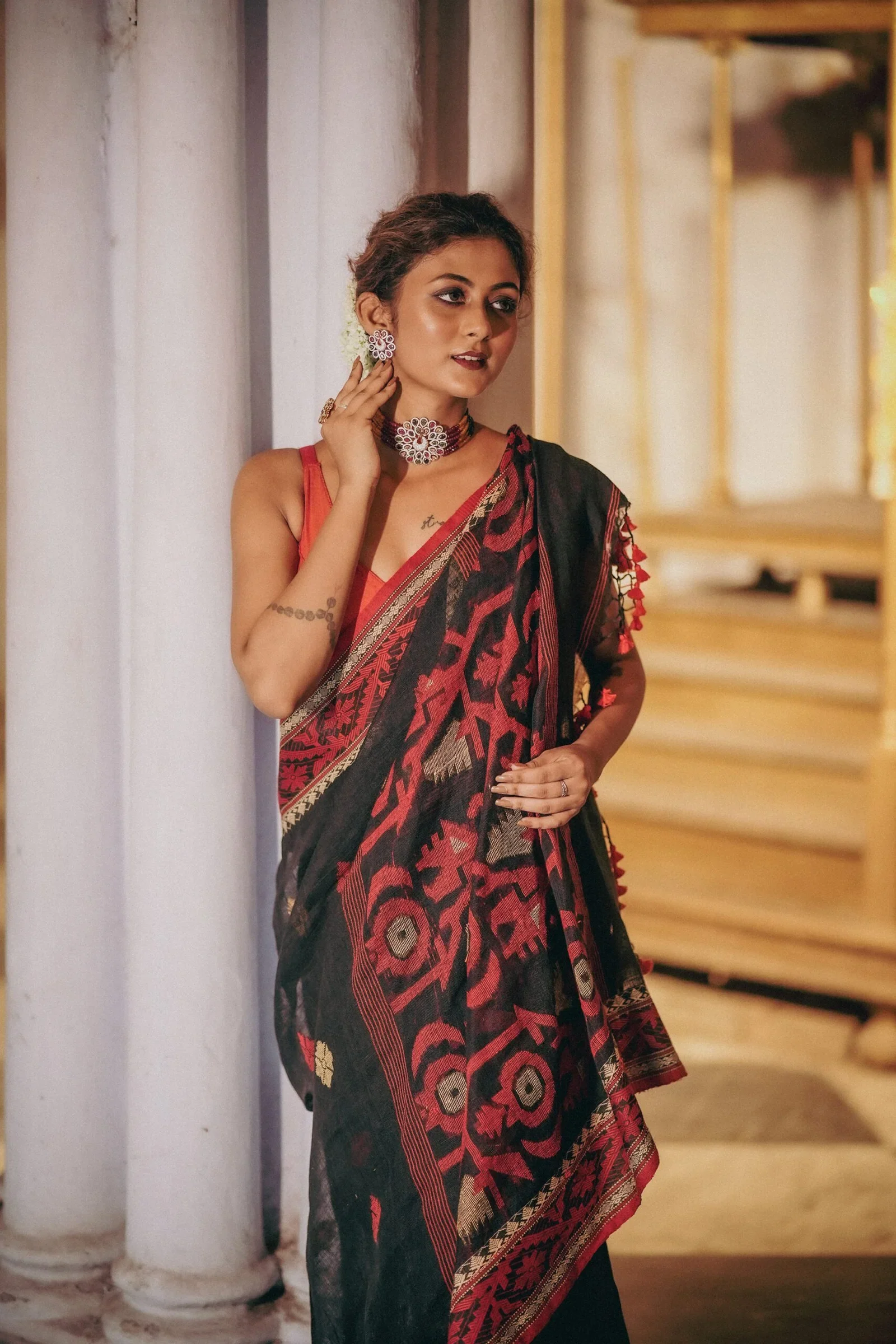 Women Black Lilen Handloom Jamdani Saree - Image 4