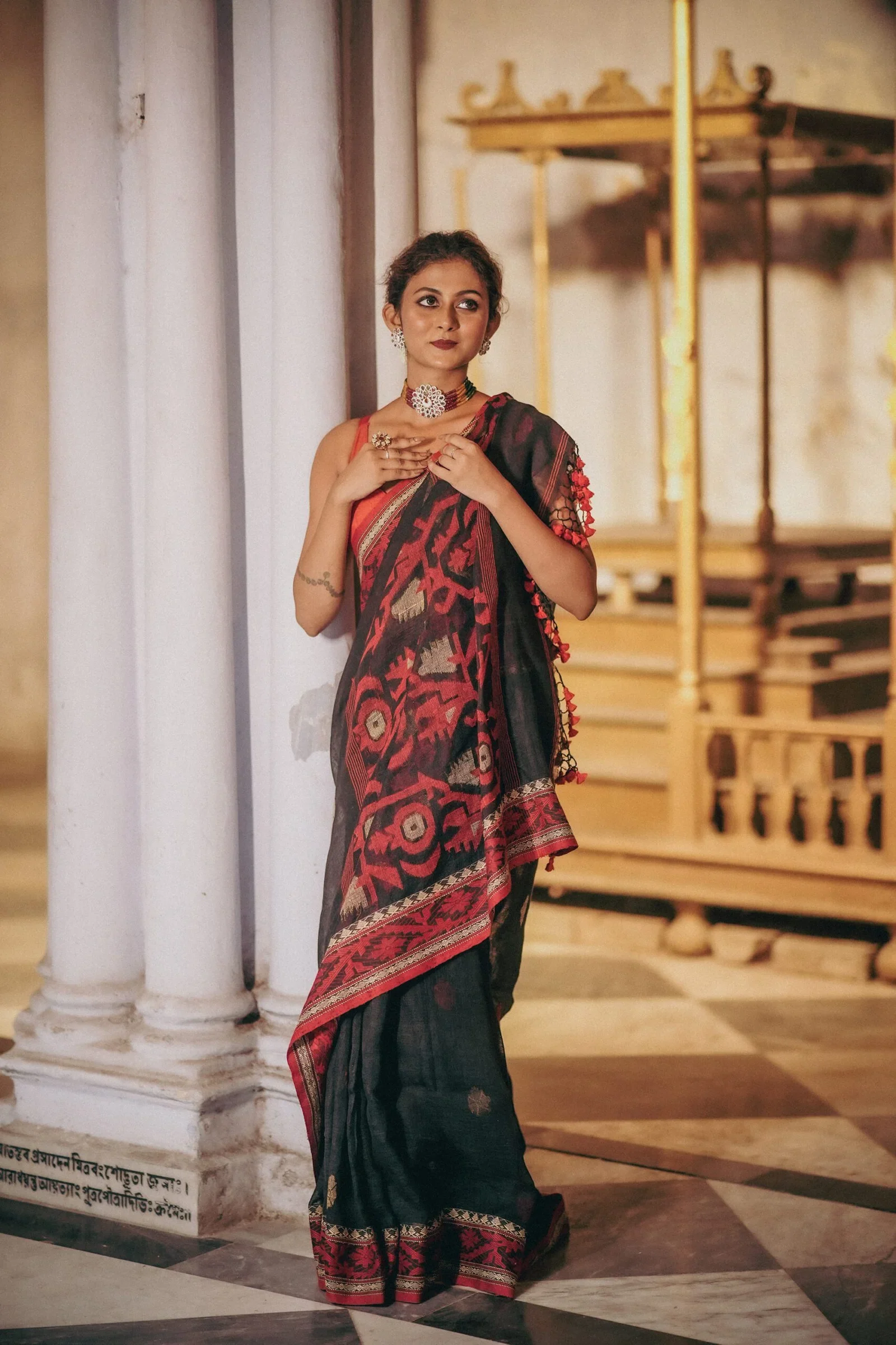 Women Black Lilen Handloom Jamdani Saree - Image 5