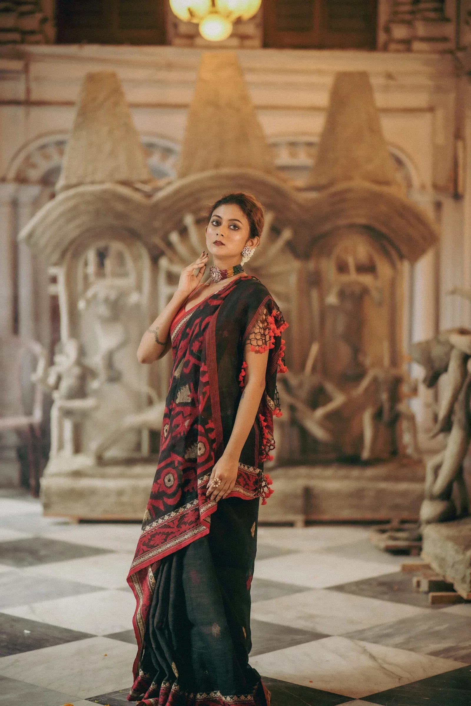 Women Black Lilen Handloom Jamdani Saree - Image 6
