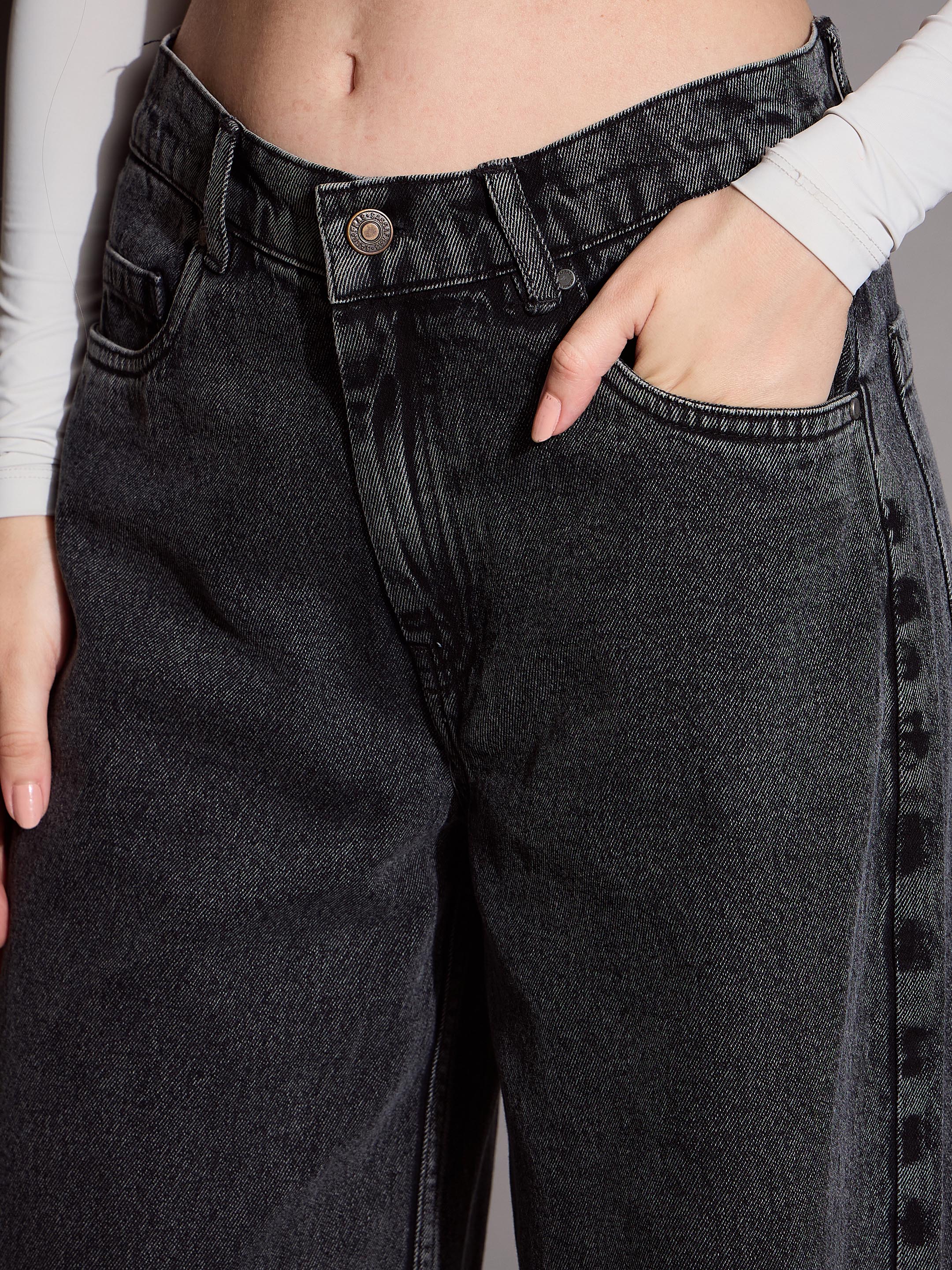 Women Black Low Waist Wide Leg Jeans - Image 3