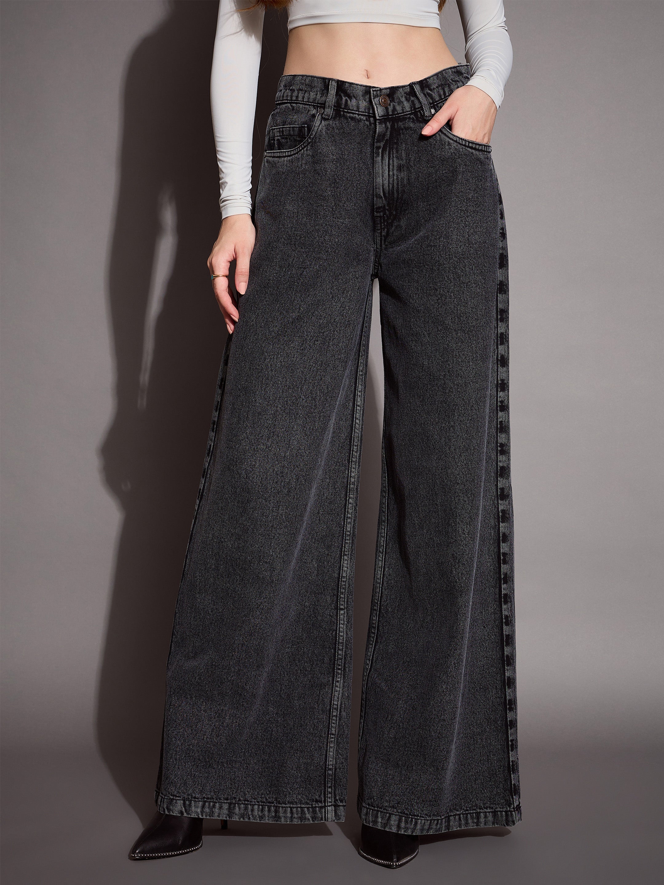 Women Black Low Waist Wide Leg Jeans - Image 4