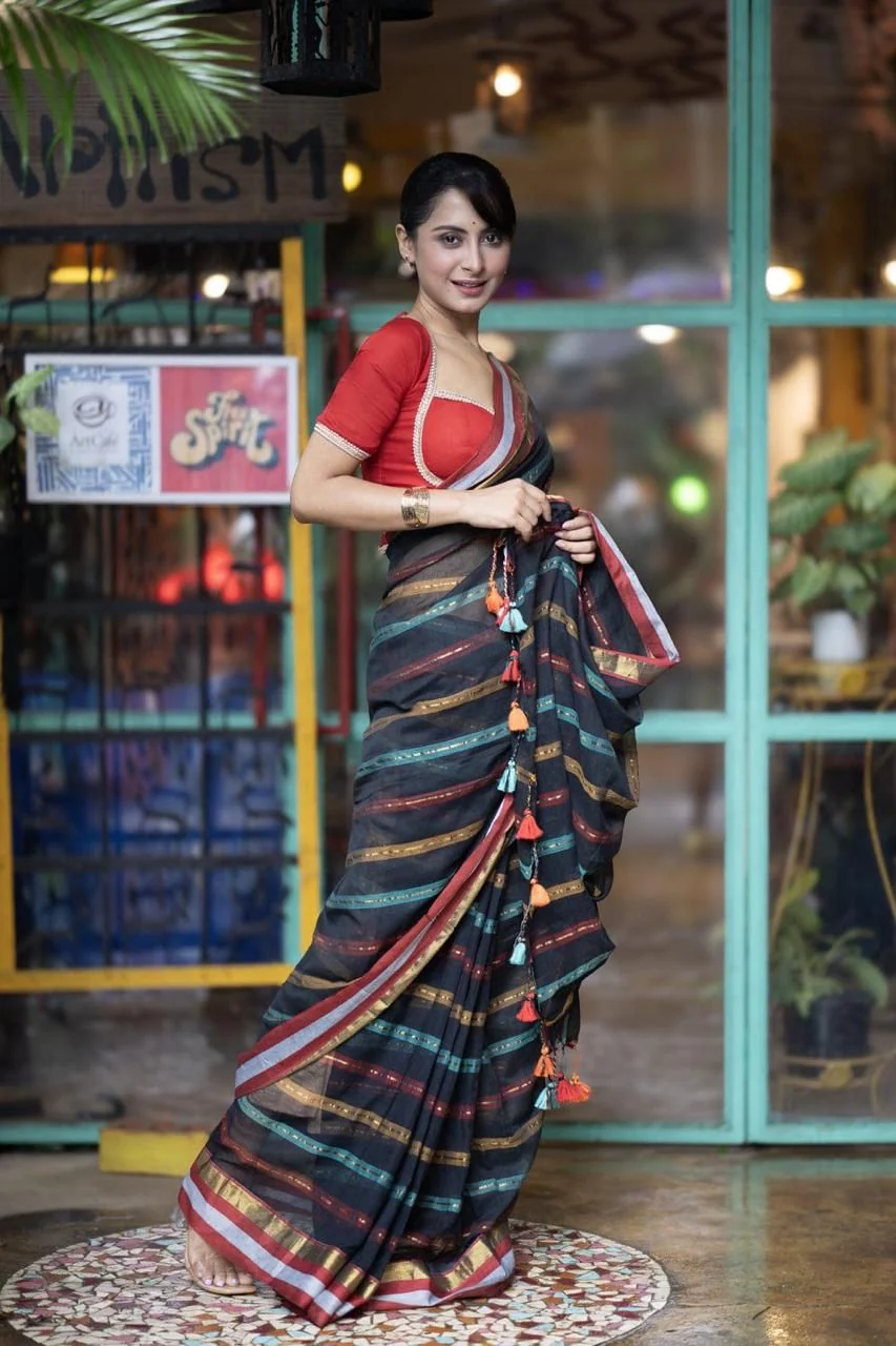 Women Black Mul Cotton Sripes Saree - Image 4