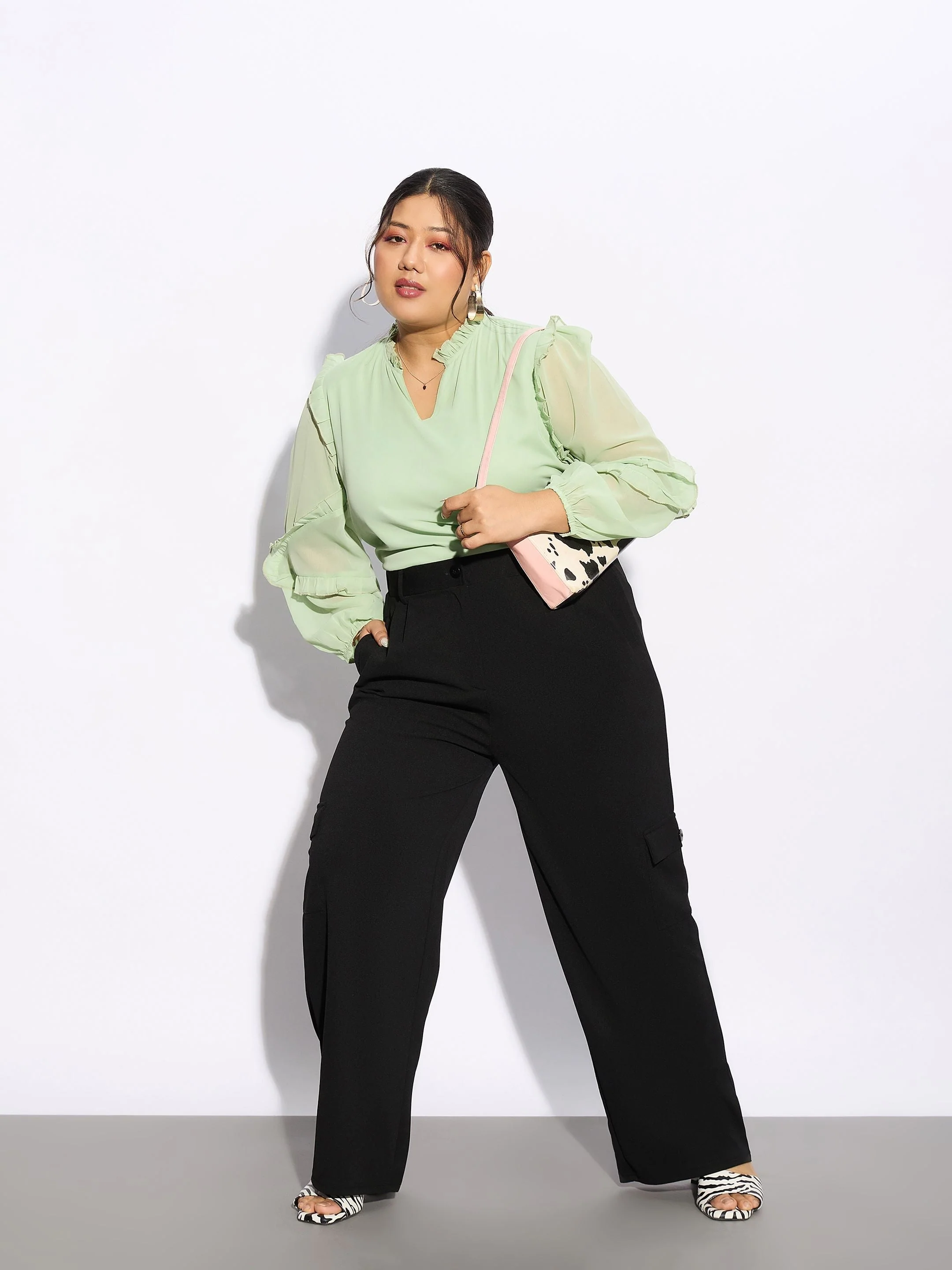 Women Black Multi Pockets Cargo Pants - Image 2