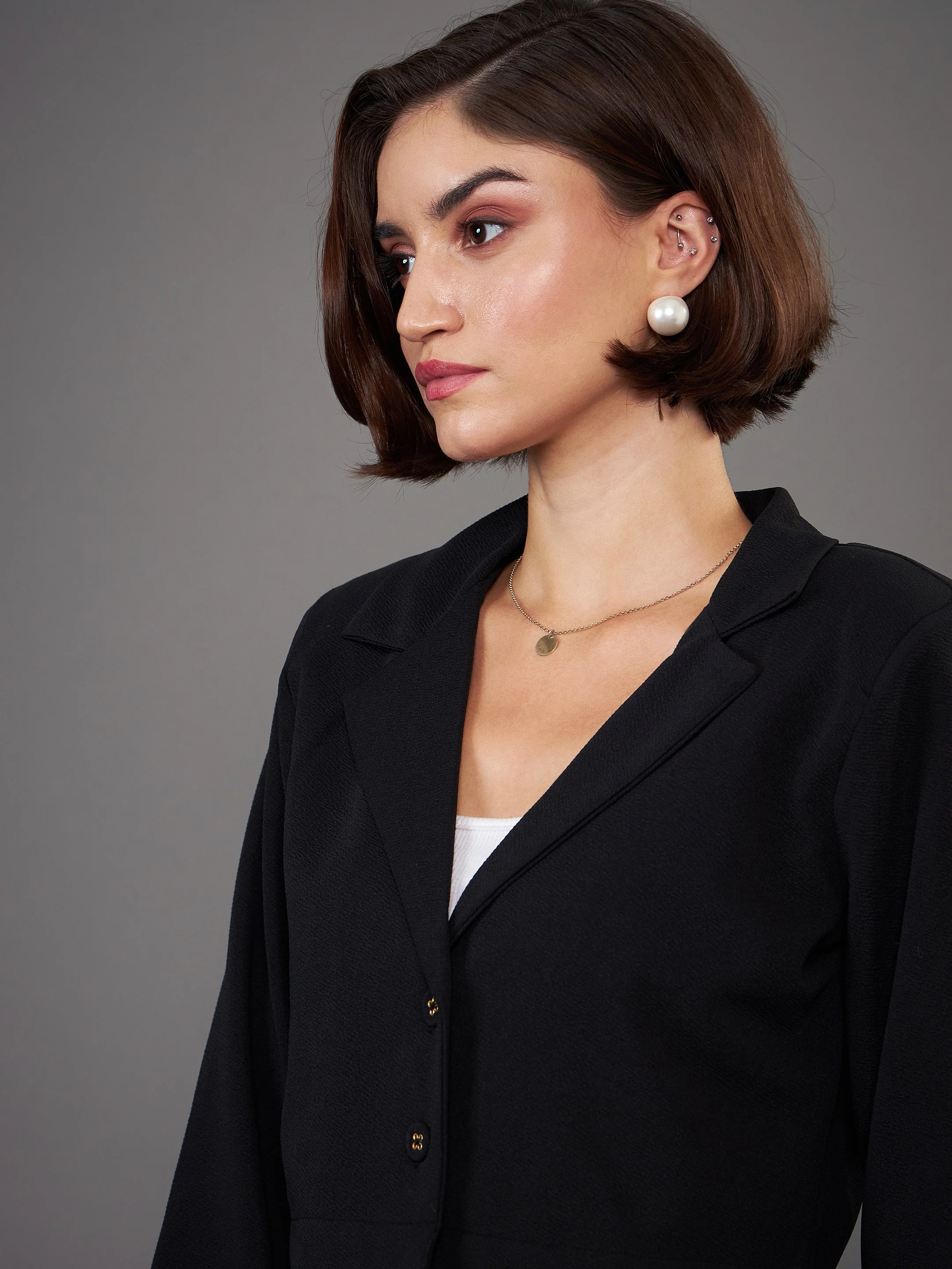 Women Black Notch Collar Crop Blazer - Image 4