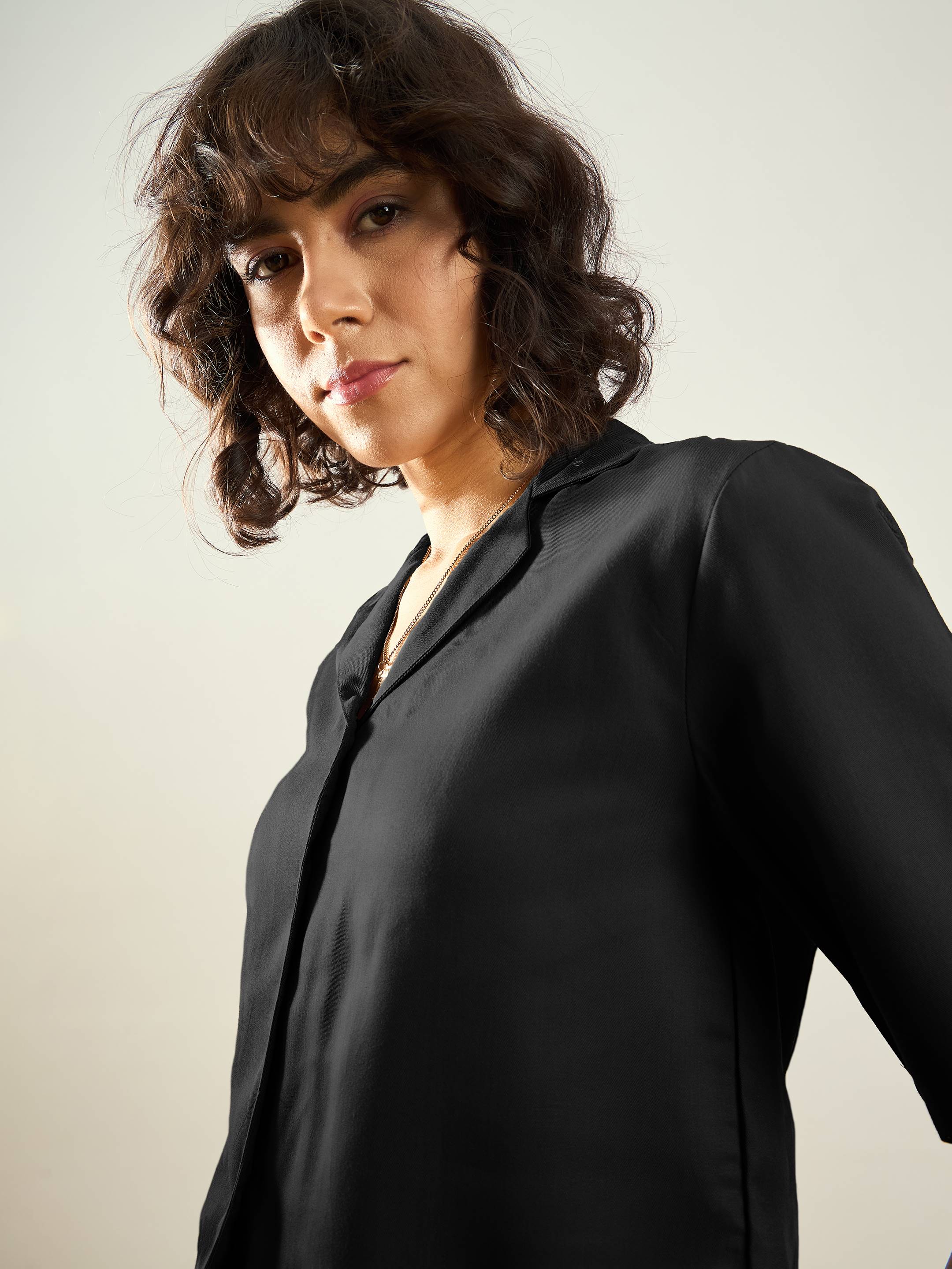 Women Black Notch Collar Shirt With Paperback Waist Pants - Image 4