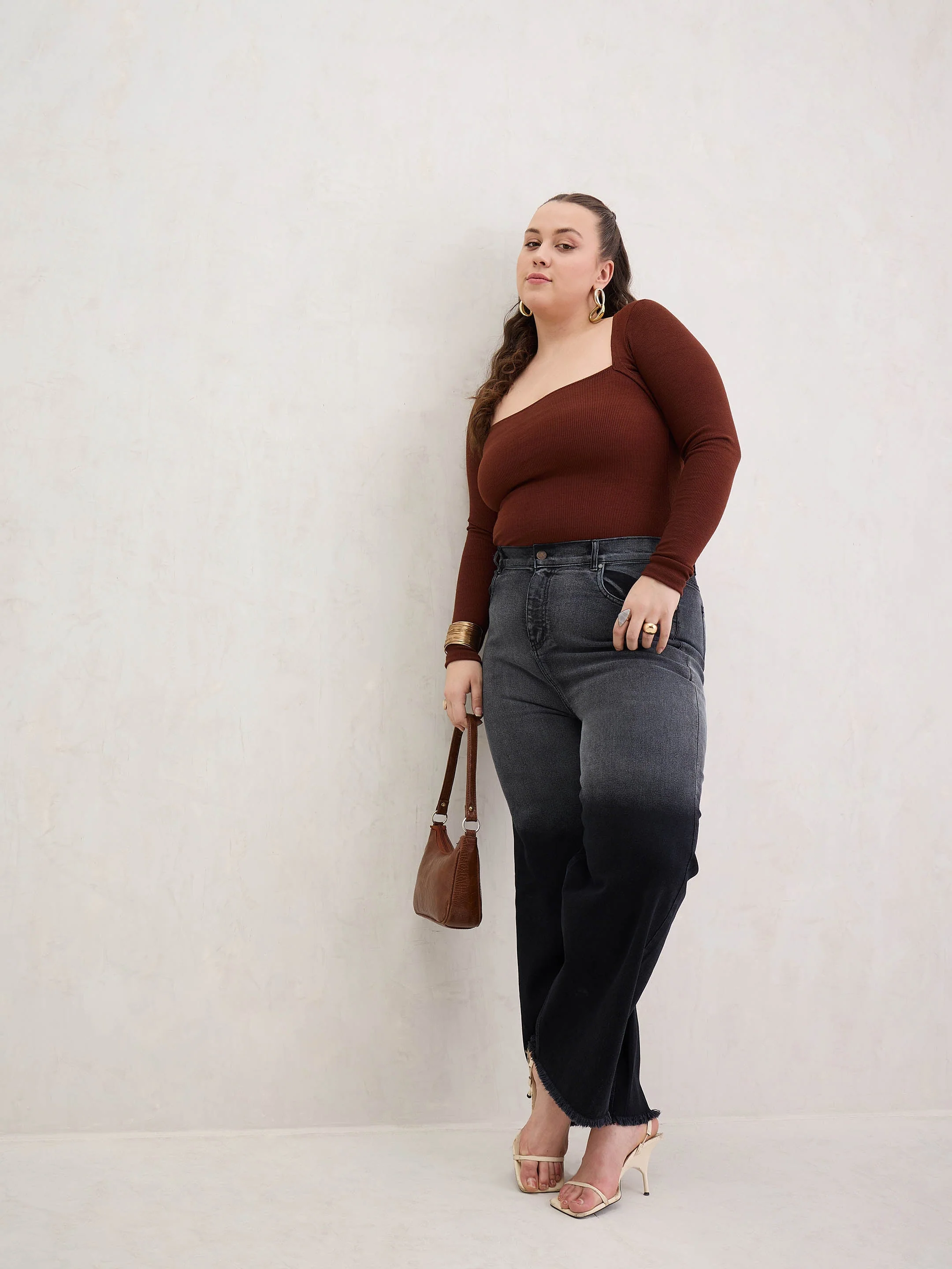 Women Black Ombre Straight Jeans - Image 2