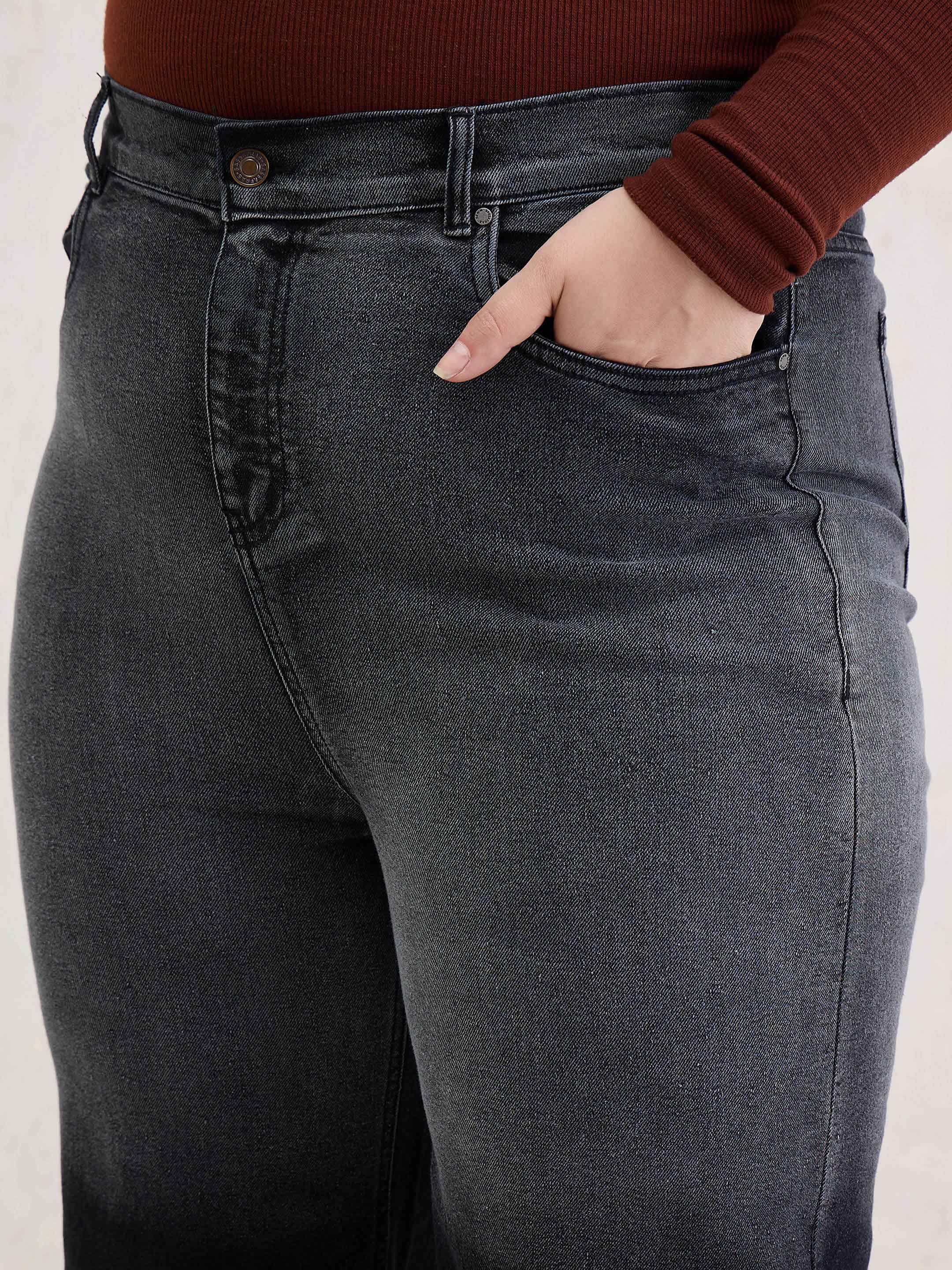 Women Black Ombre Straight Jeans - Image 4