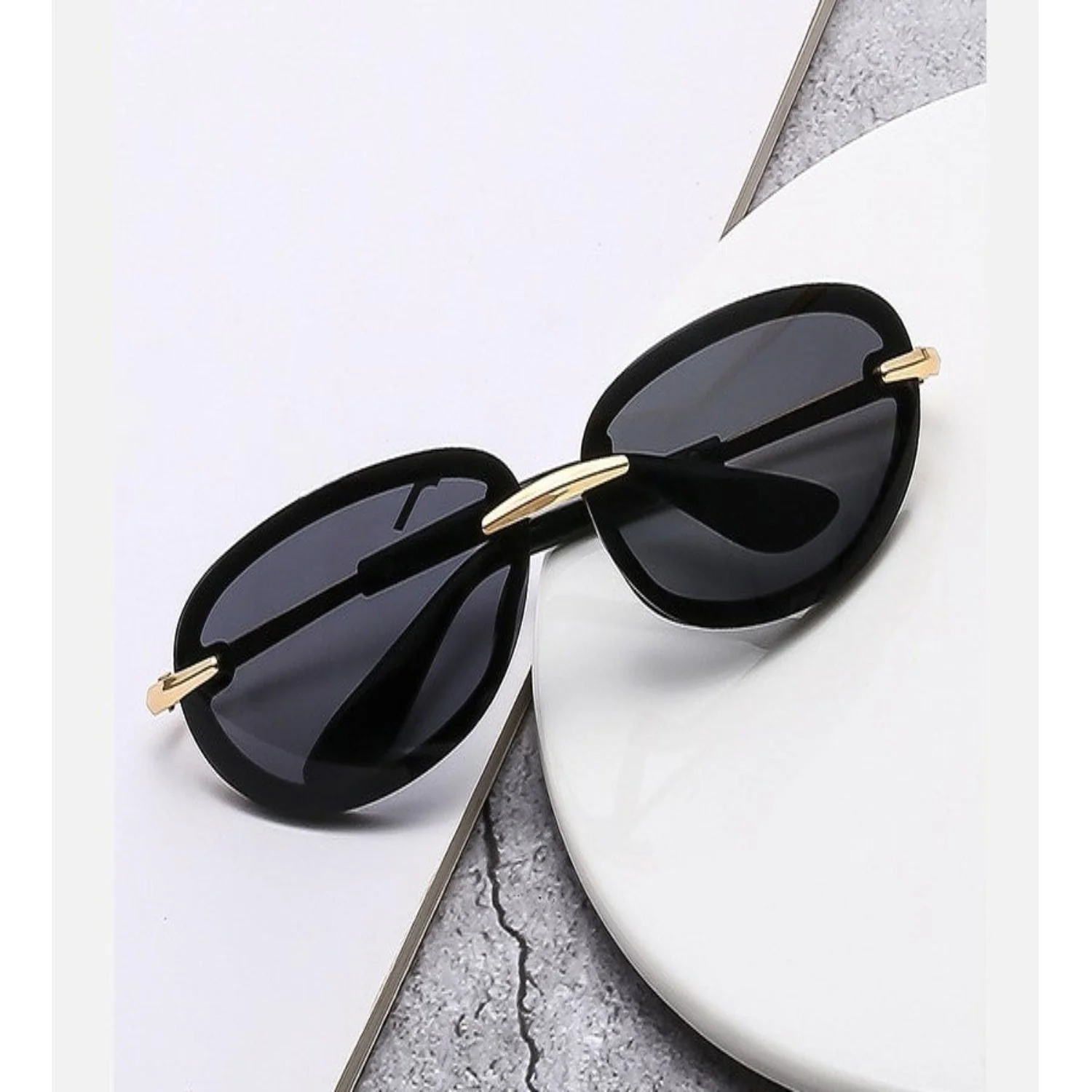 Women Black Oval Lens Sunglasses