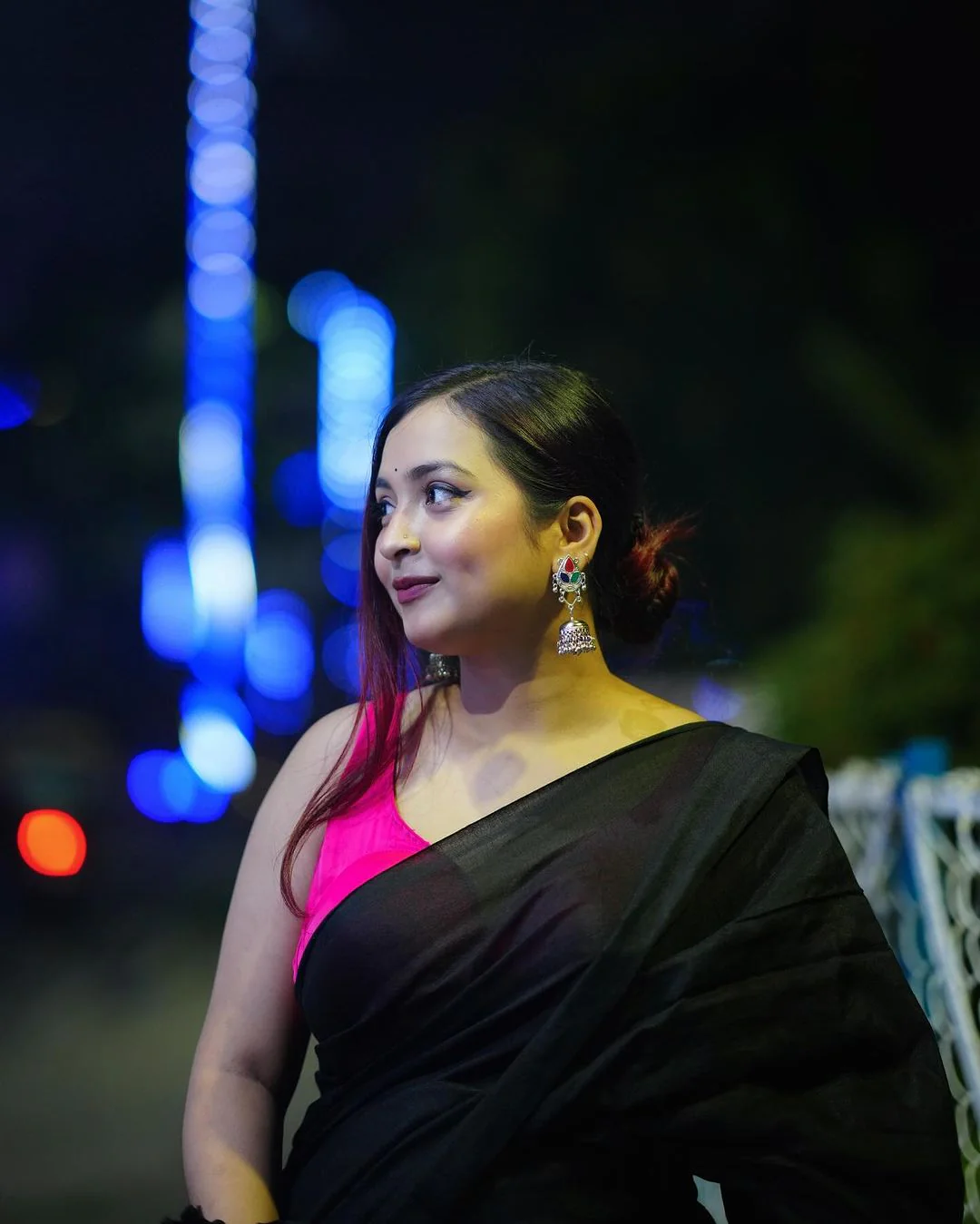 Women Black Plain Cotton Saree - Image 4