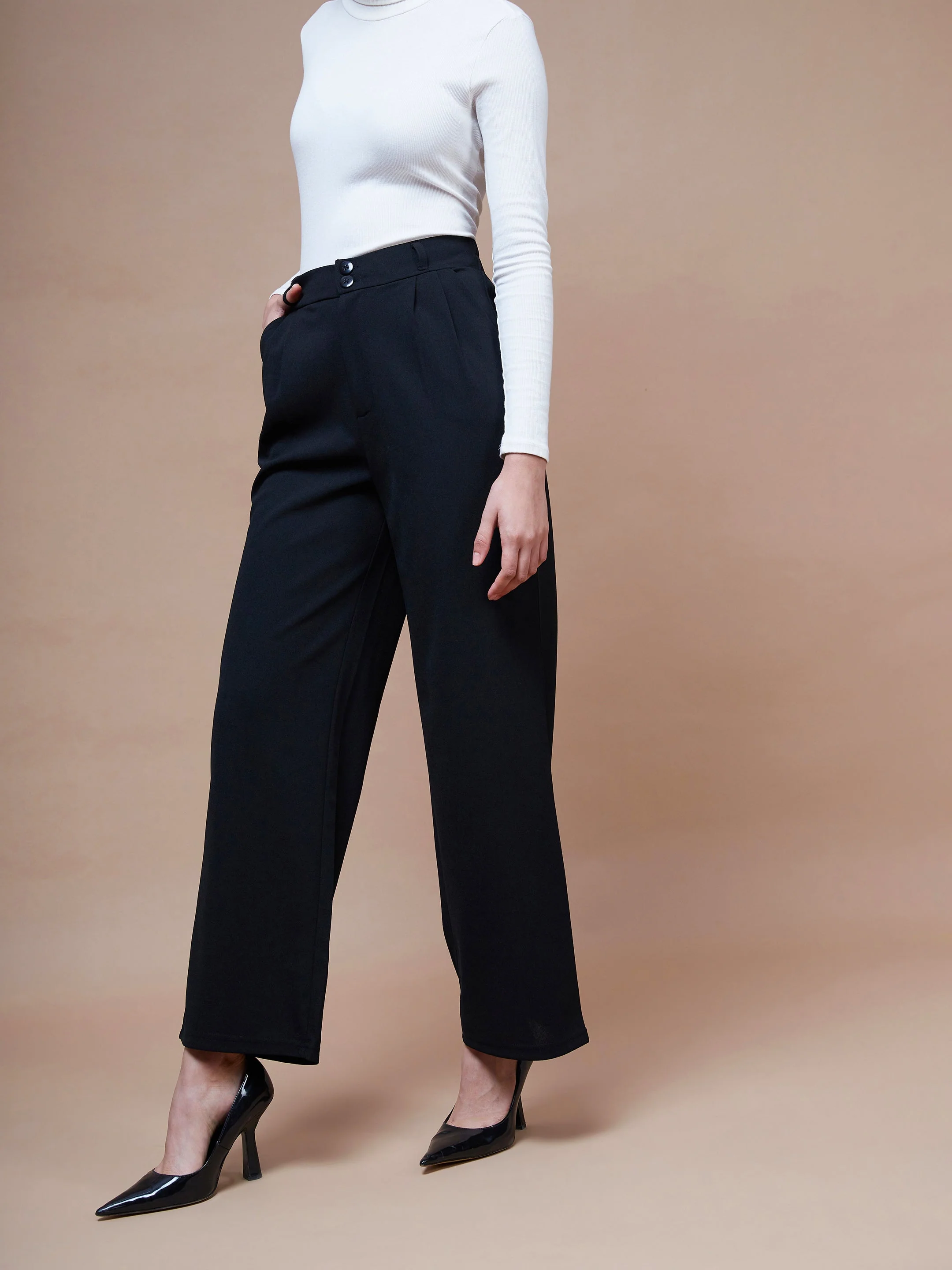 Women Black Pleated Straight Stretchable Pants - Image 5