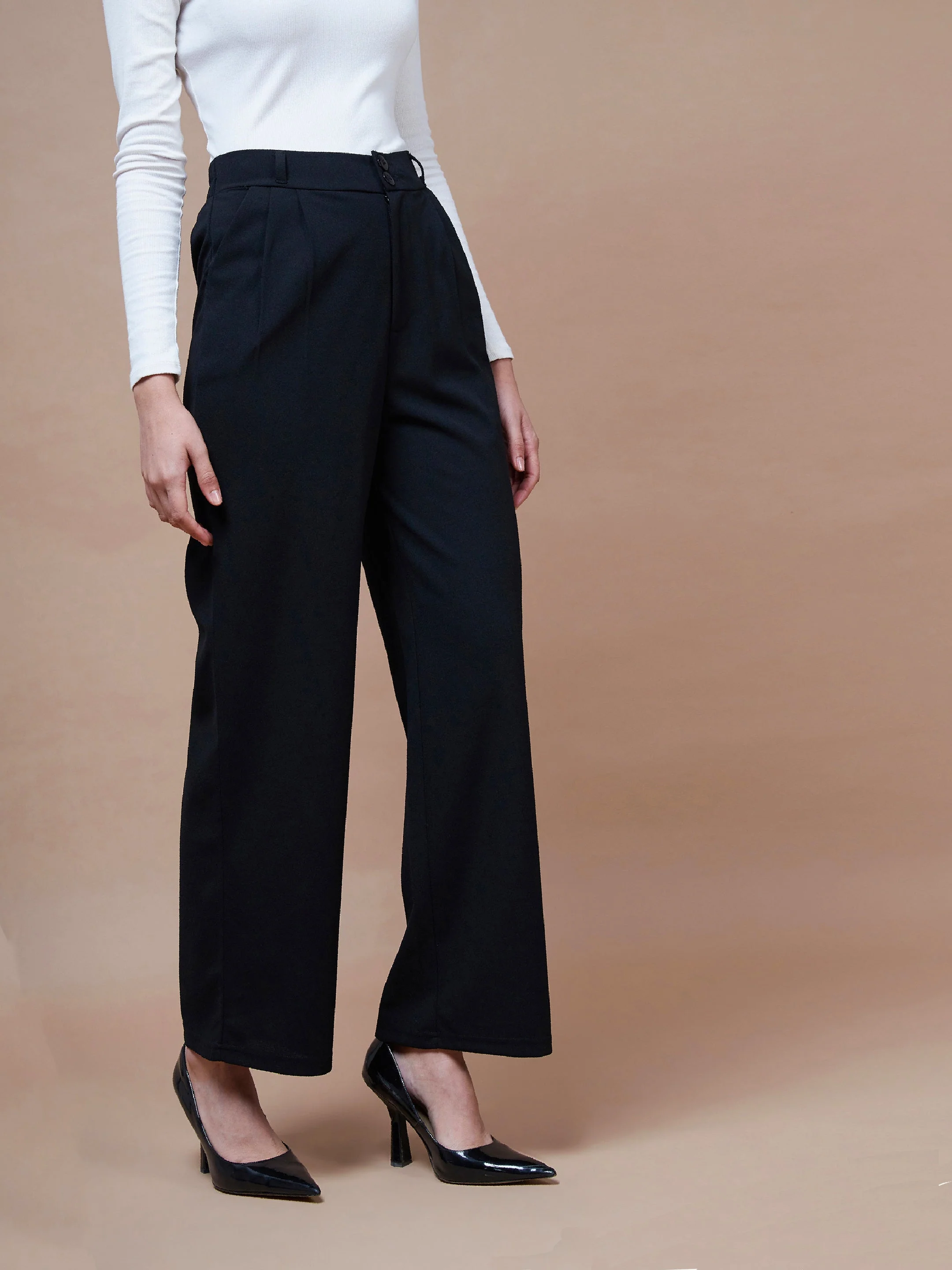 Women Black Pleated Straight Stretchable Pants - Image 6