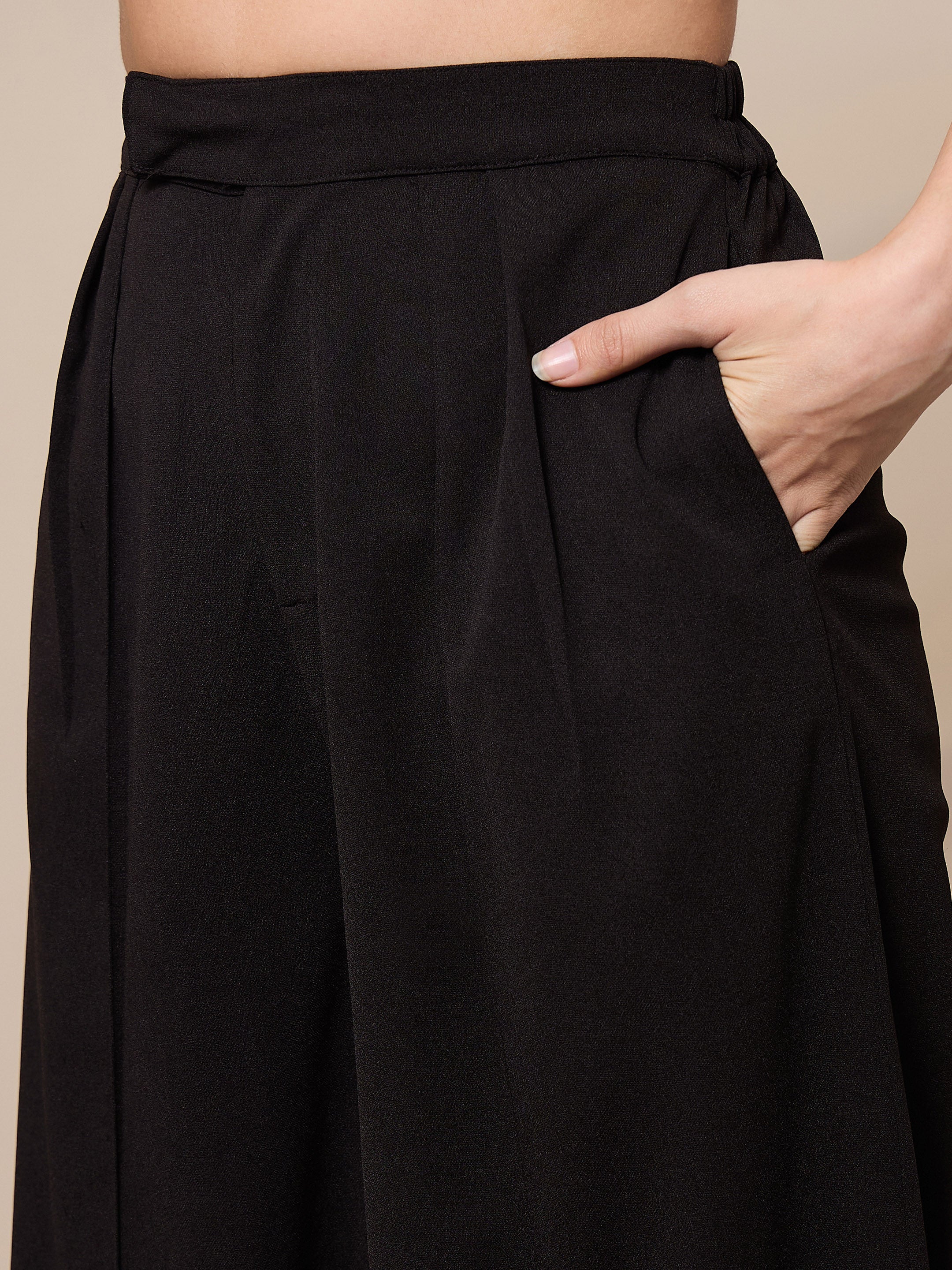 Women Black Pleated Wide Leg Trousers - Image 4