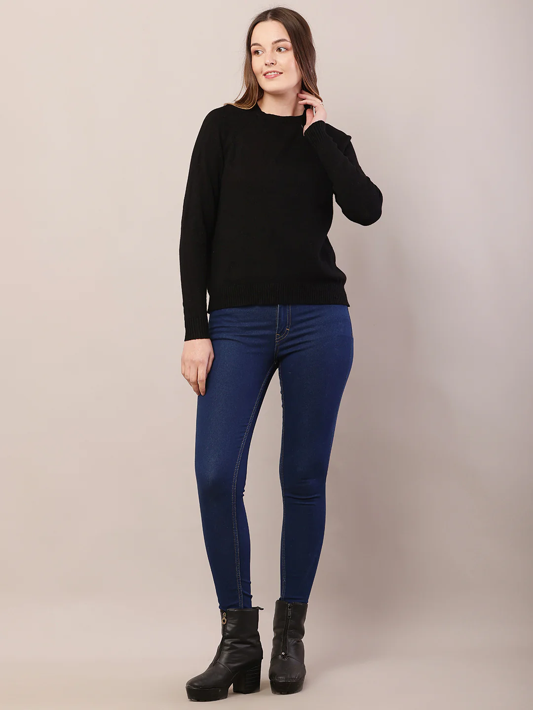 Women black polyester round neck sweater - Image 3