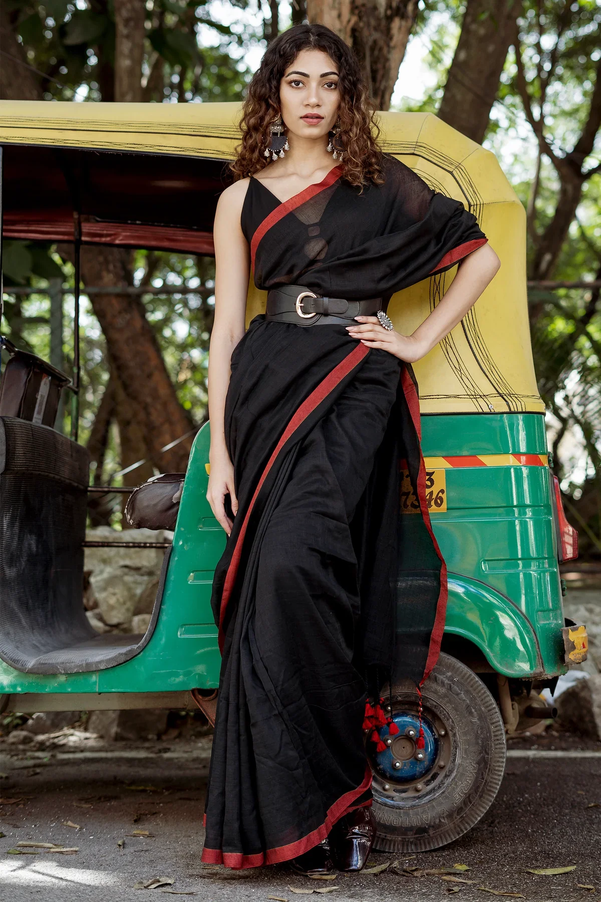 Women Black Red Border Cotton Saree - Image 4