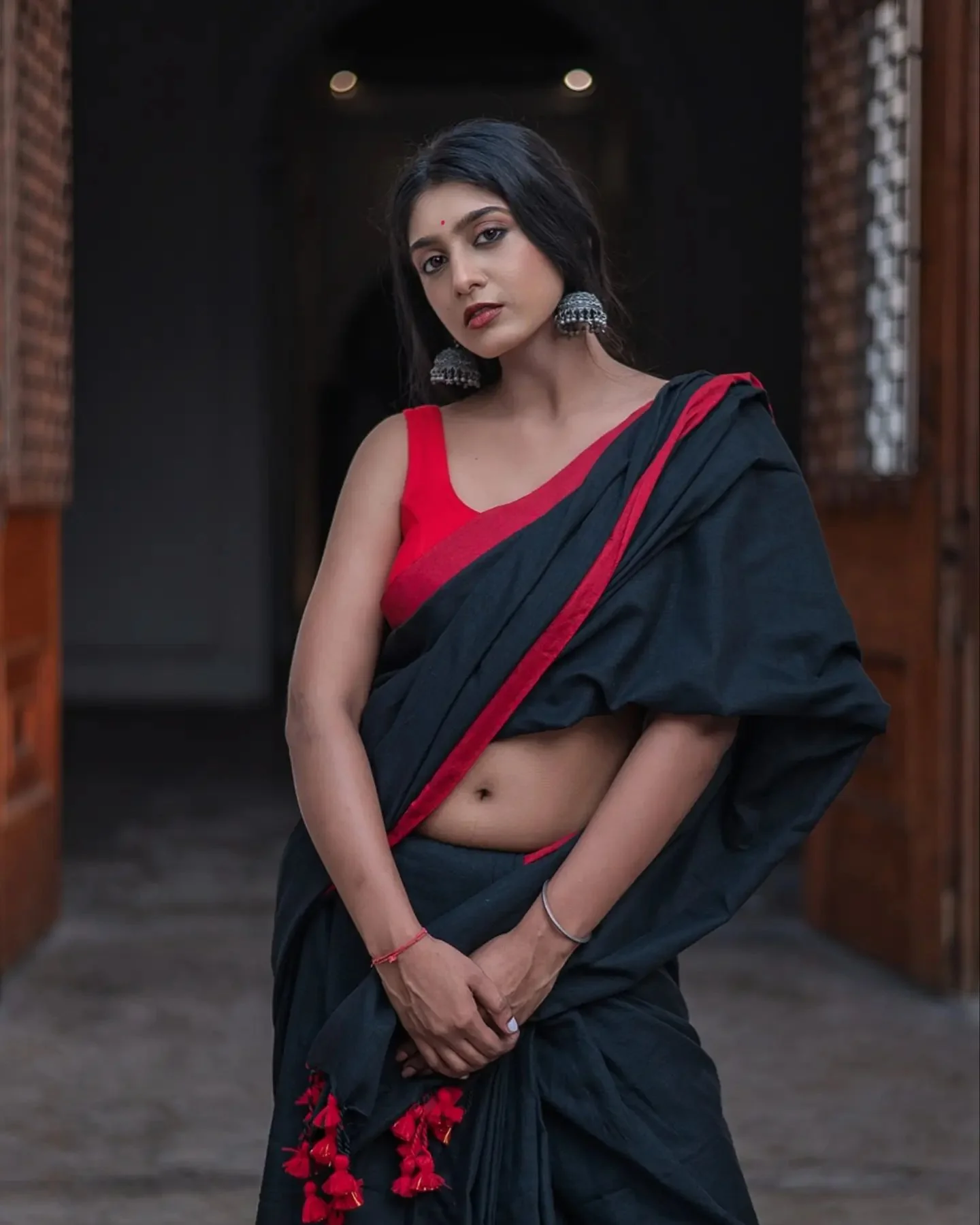 Women Black Red Cotton Saree - Image 2