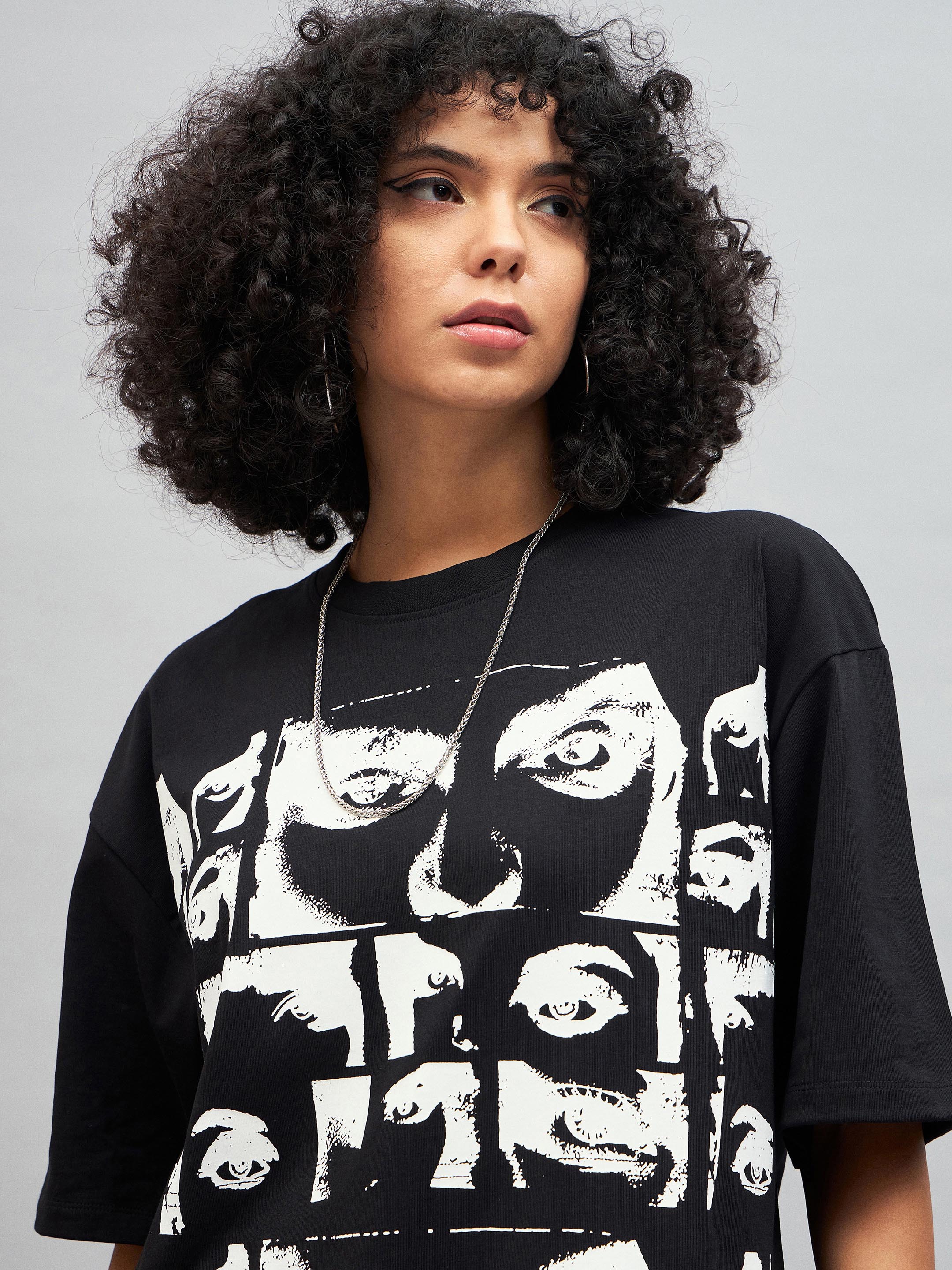 Women Black Retro Photographic Printed Oversized T-shirt - Image 8