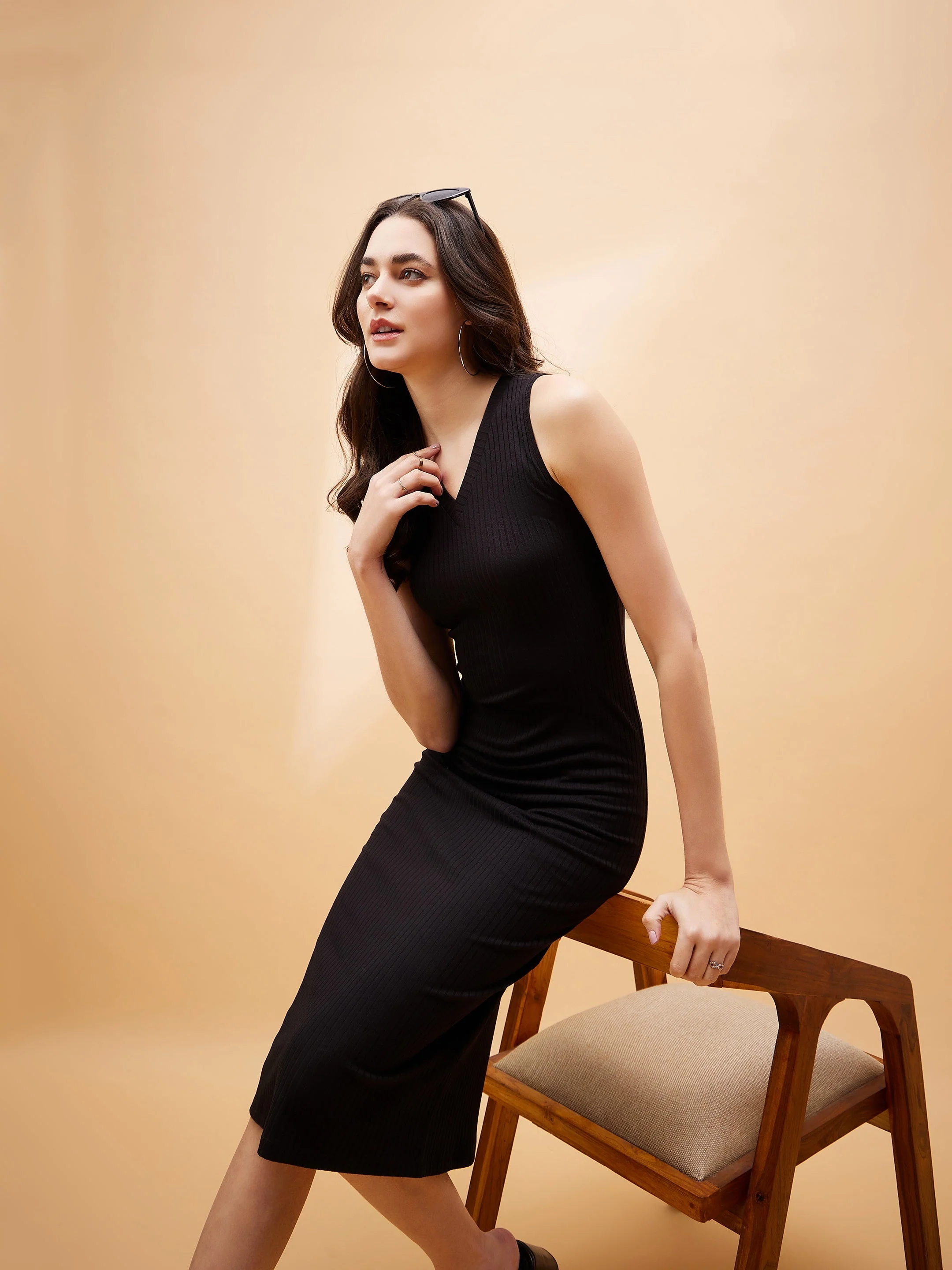 Women Black Rib V-Neck Sleeveless Midi Dress - Image 5