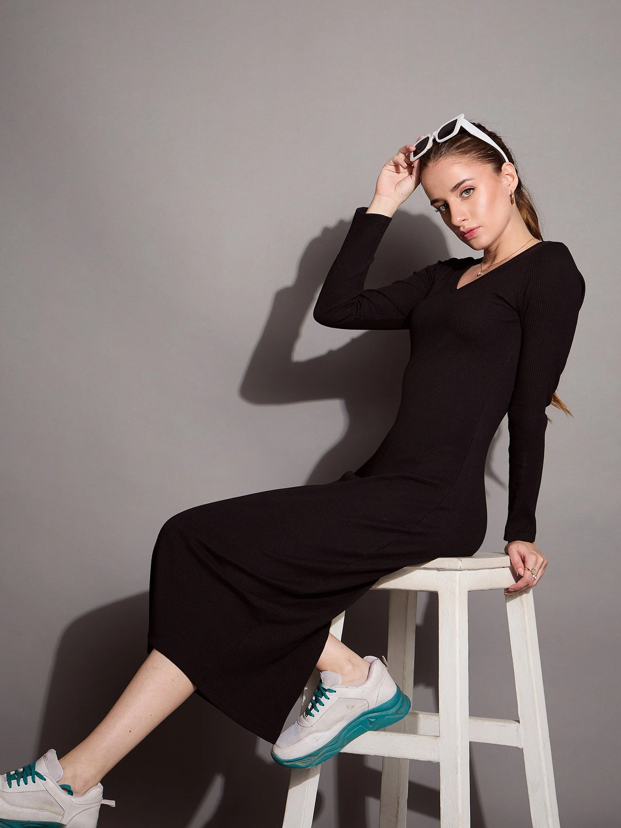 Women Black Ribbed V-Neck Full Sleeves Bodycon Dress - Image 2